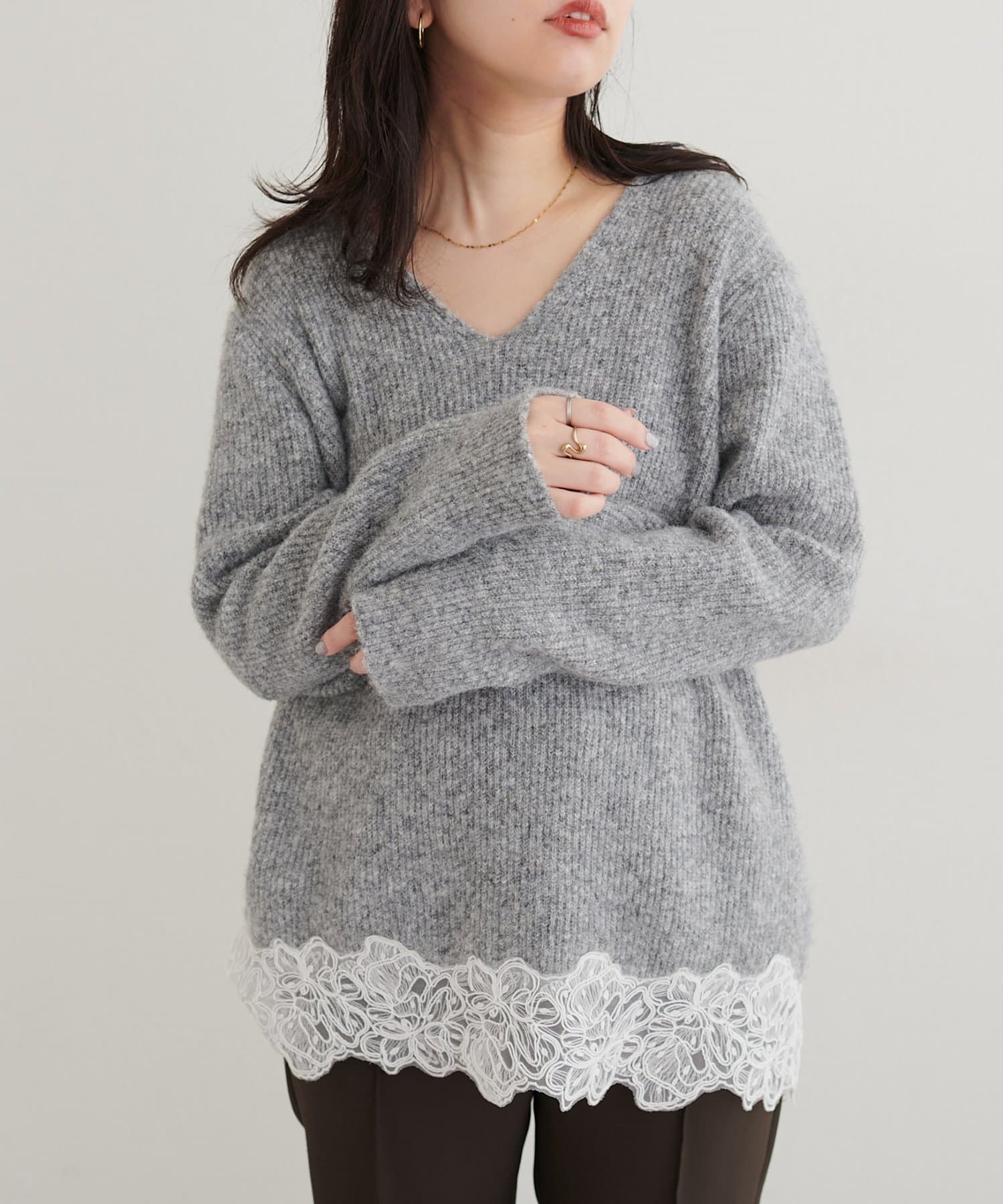 natural couture(ナチュラルクチュール) 〈ako〉モチーフレースヘムVニット