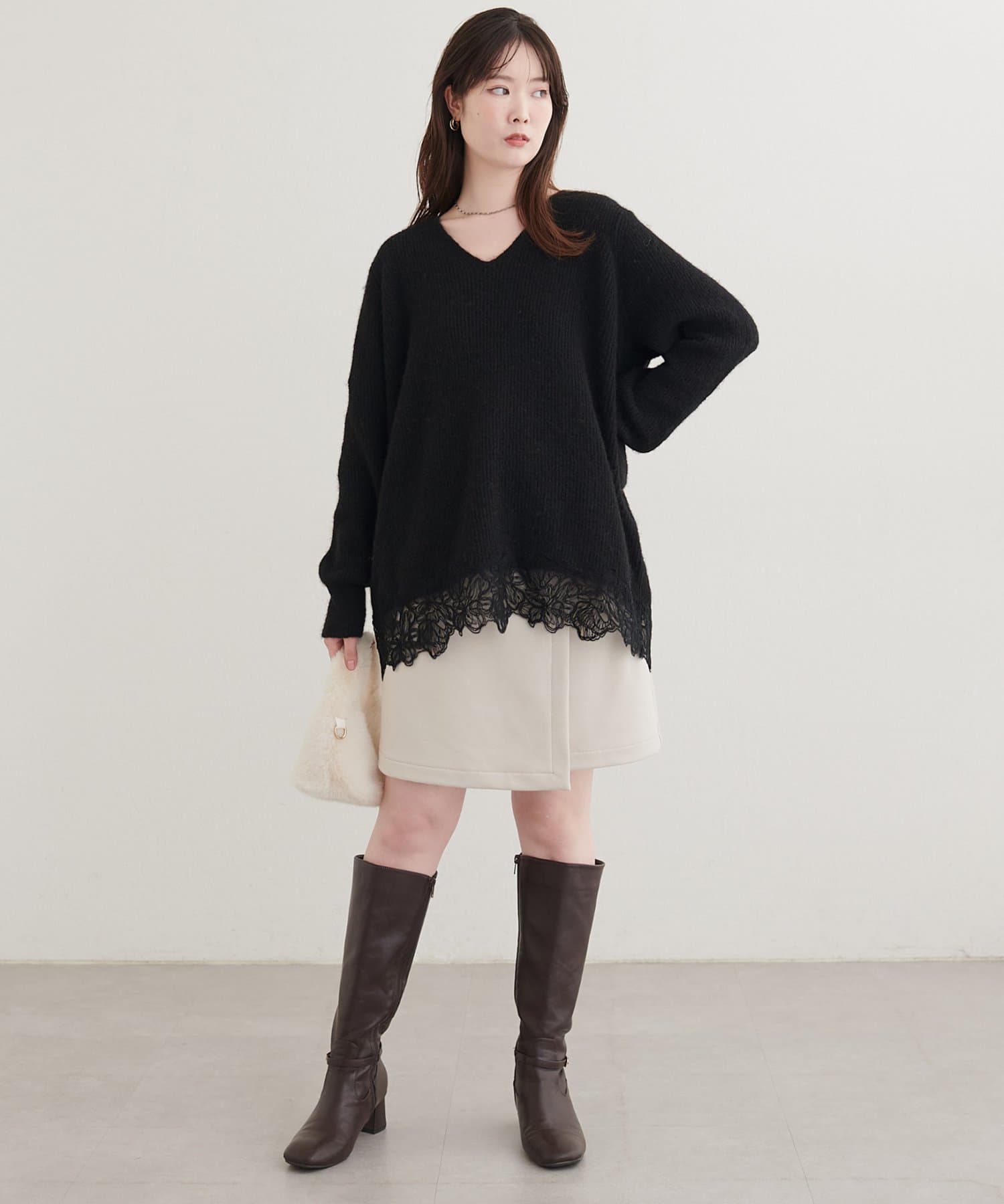 natural couture(ナチュラルクチュール) 〈ako〉モチーフレースヘムVニット