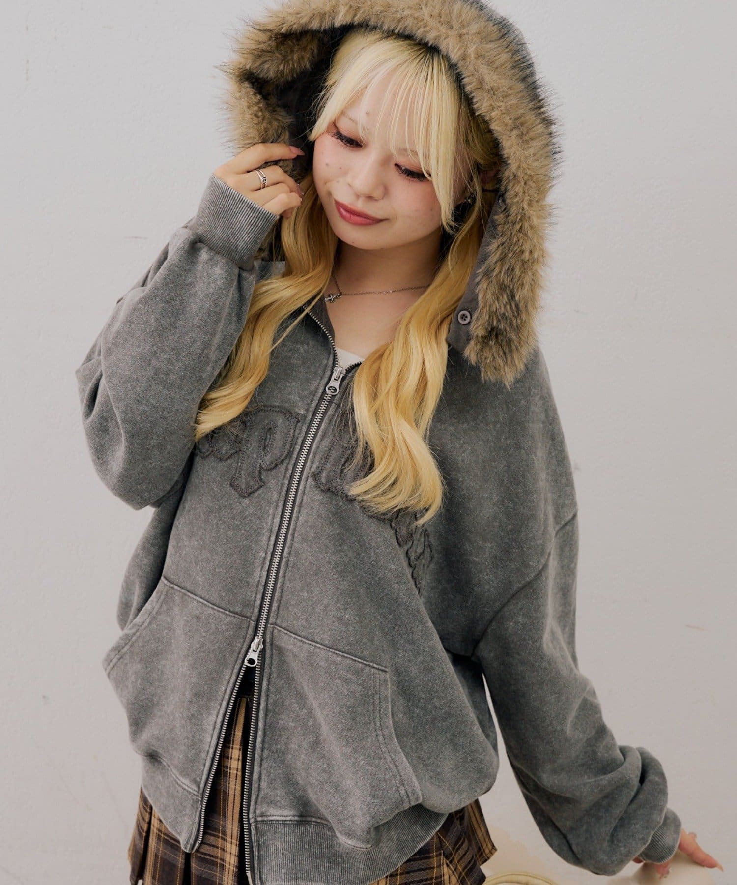 NICE CLAUP / OLIVE des OLIVE OUTLET(ナイスクラップ  / オリーブ デ オリーブ アウトレット) 【ANOTHER BRANCH】フェイクファー付ピグメントパーカー