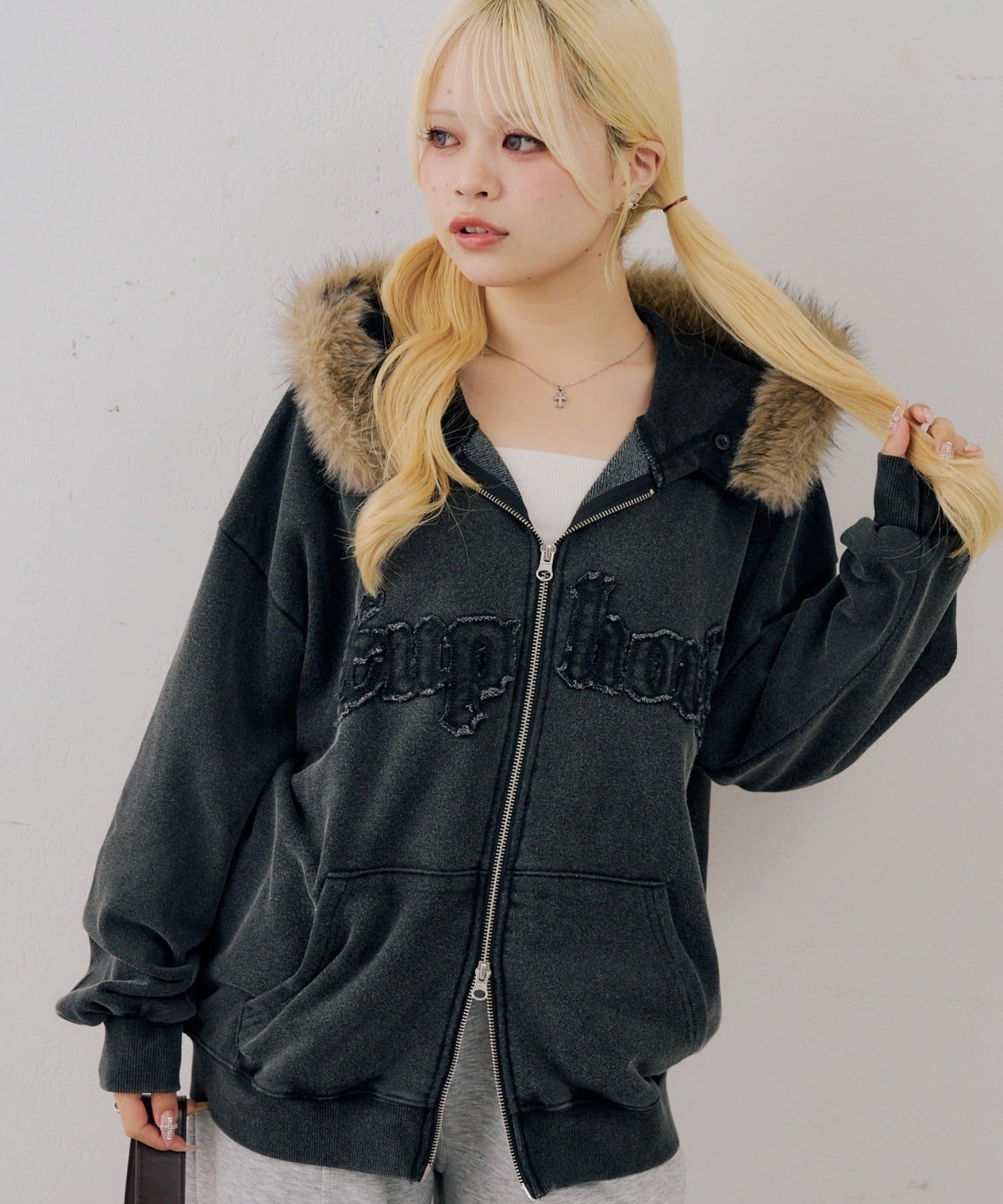 NICE CLAUP / OLIVE des OLIVE OUTLET(ナイスクラップ  / オリーブ デ オリーブ アウトレット) 【ANOTHER BRANCH】フェイクファー付ピグメントパーカー