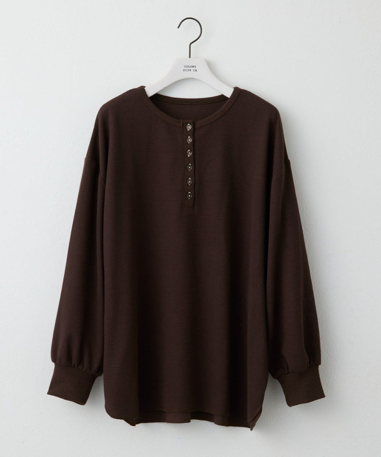 COLONY 2139(コロニー トゥーワンスリーナイン) 配色ステッチワッフルヘンリーネックＴシャツ