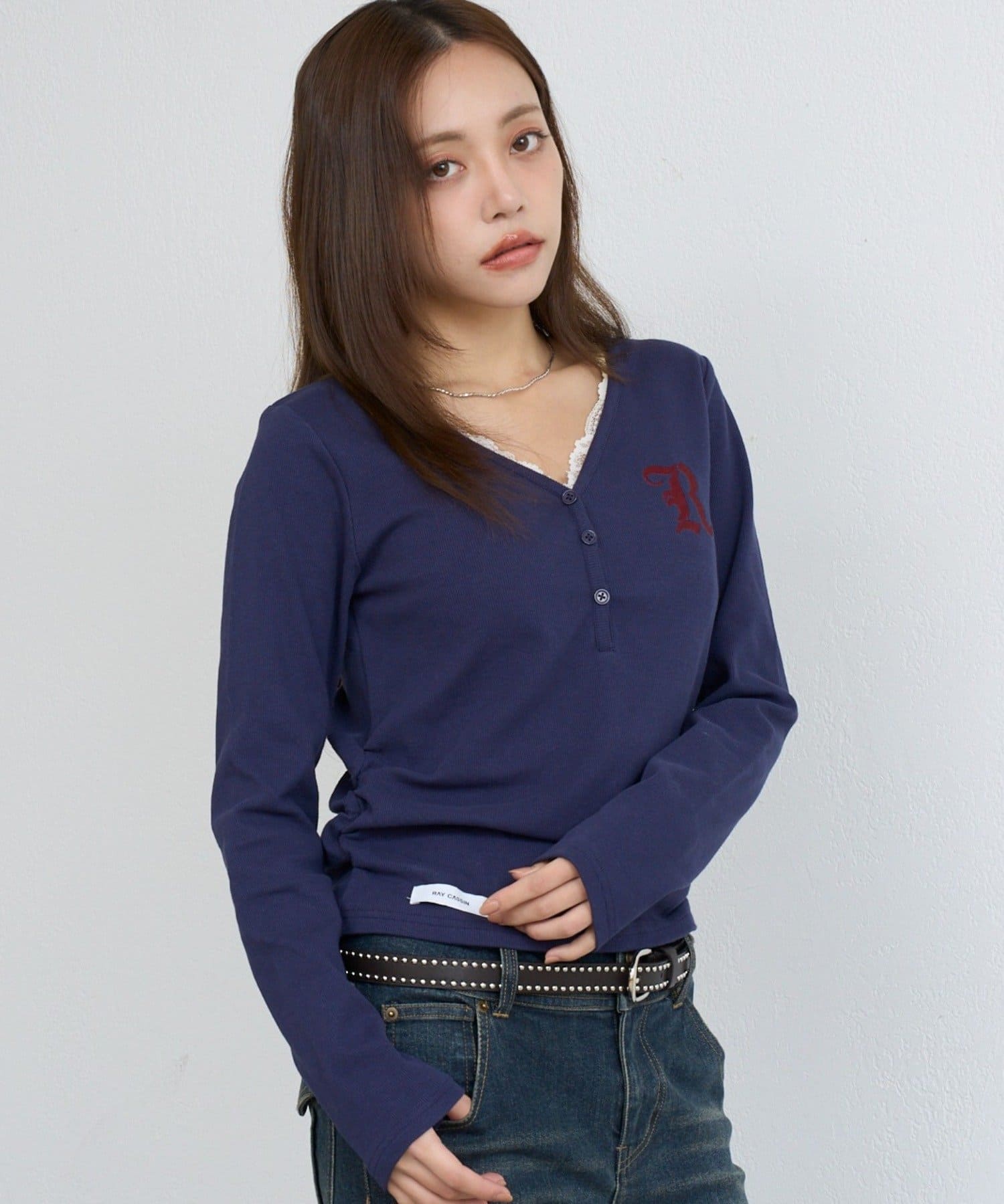 RAY CASSIN(レイカズン) Vネックヘンリー胸刺繍ロングTシャツ / ロンT