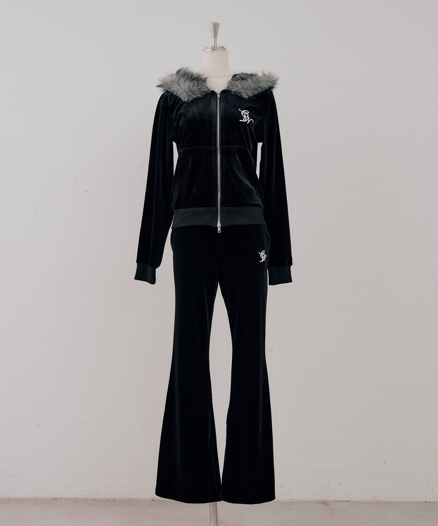 NICE CLAUP / OLIVE des OLIVE OUTLET(ナイスクラップ  / オリーブ デ オリーブ アウトレット) 【continuer】セットアップ可能ベロアフレアパンツ