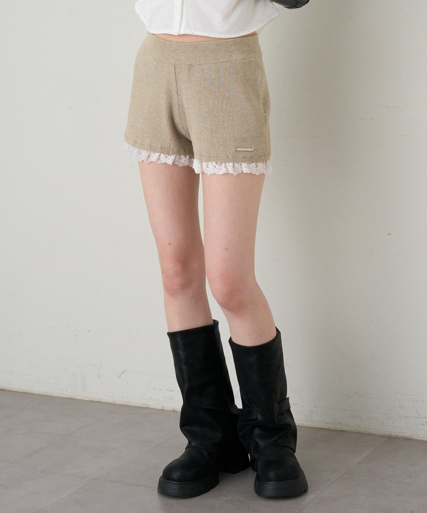 RAY CASSIN(レイカズン) 裾レースニットショートパンツ