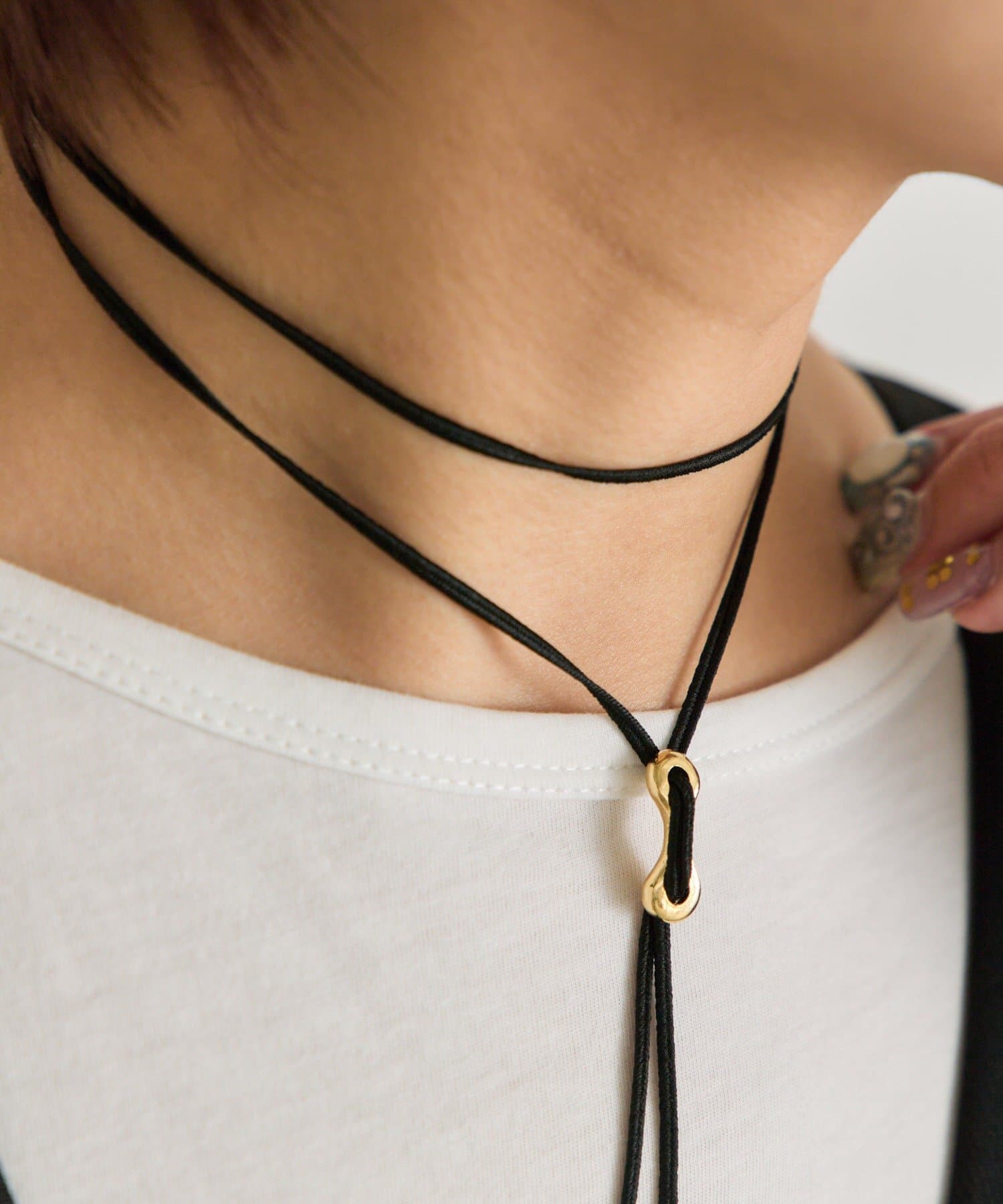ear PAPILLONNER(イア パピヨネ) 【beq Pettina(ベック ペティーナ)】シルクコードY字ネックレス