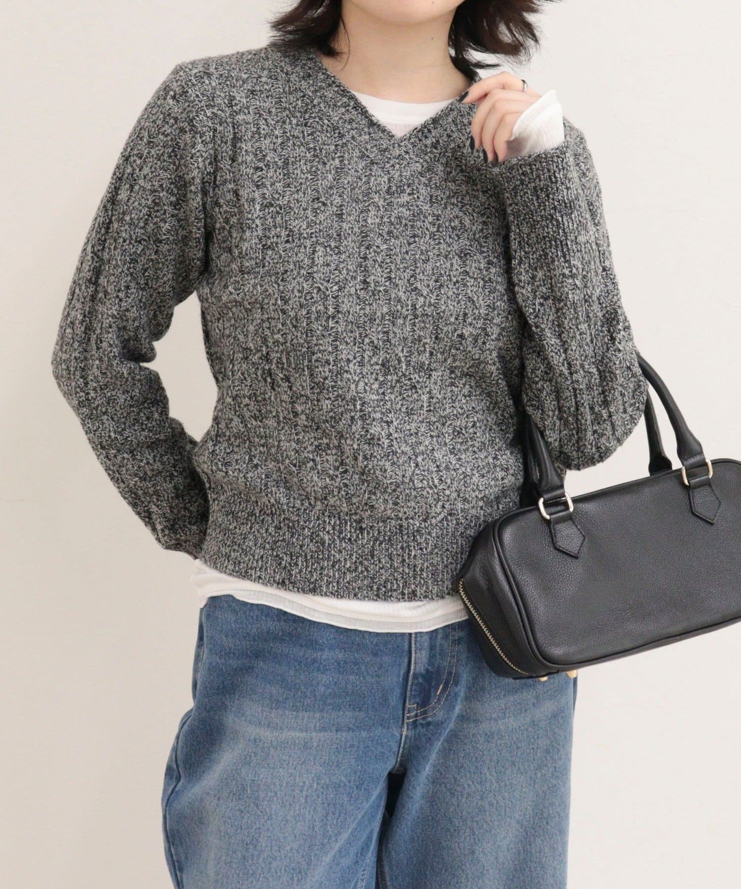 FREDY & GLOSTER(フレディ アンド グロスター) FR刺しゅうケーブル柄Vネックニットプルオーバー