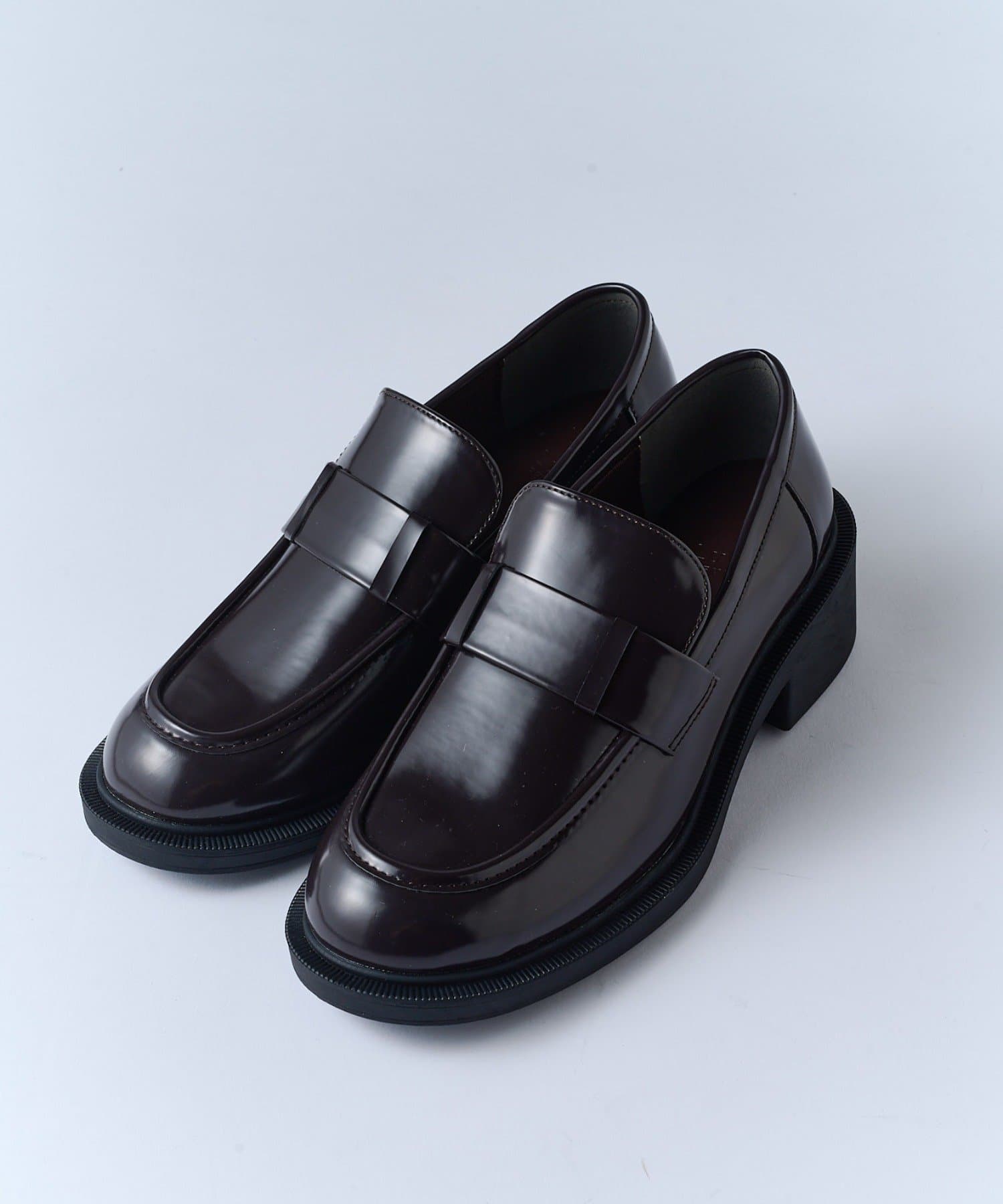 Lui's(ルイス) エナメル調ローファー