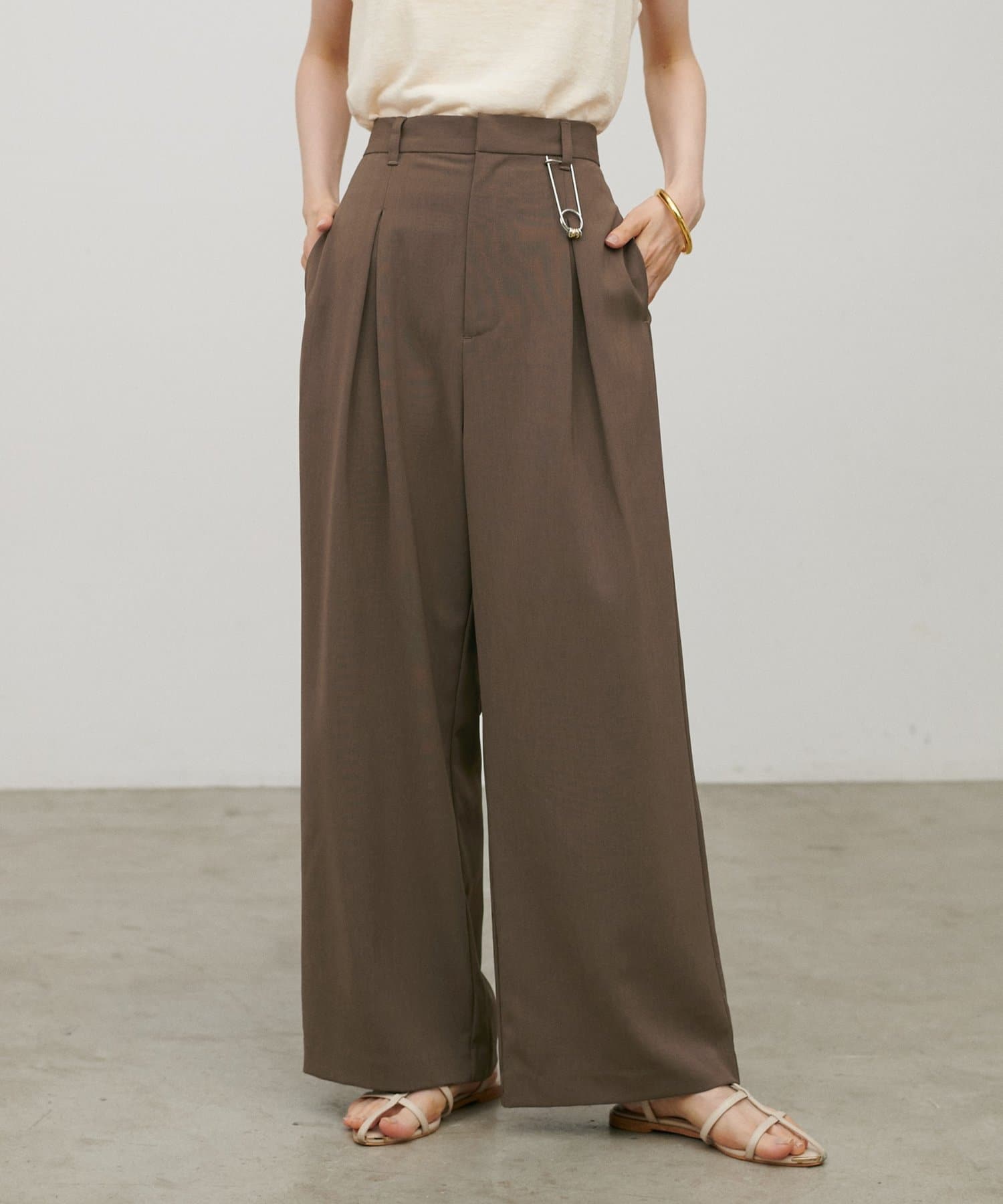 NICE CLAUP / OLIVE des OLIVE OUTLET(ナイスクラップ  / オリーブ デ オリーブ アウトレット) 【LARUTA】落ち感あるタックツイルパンツ
