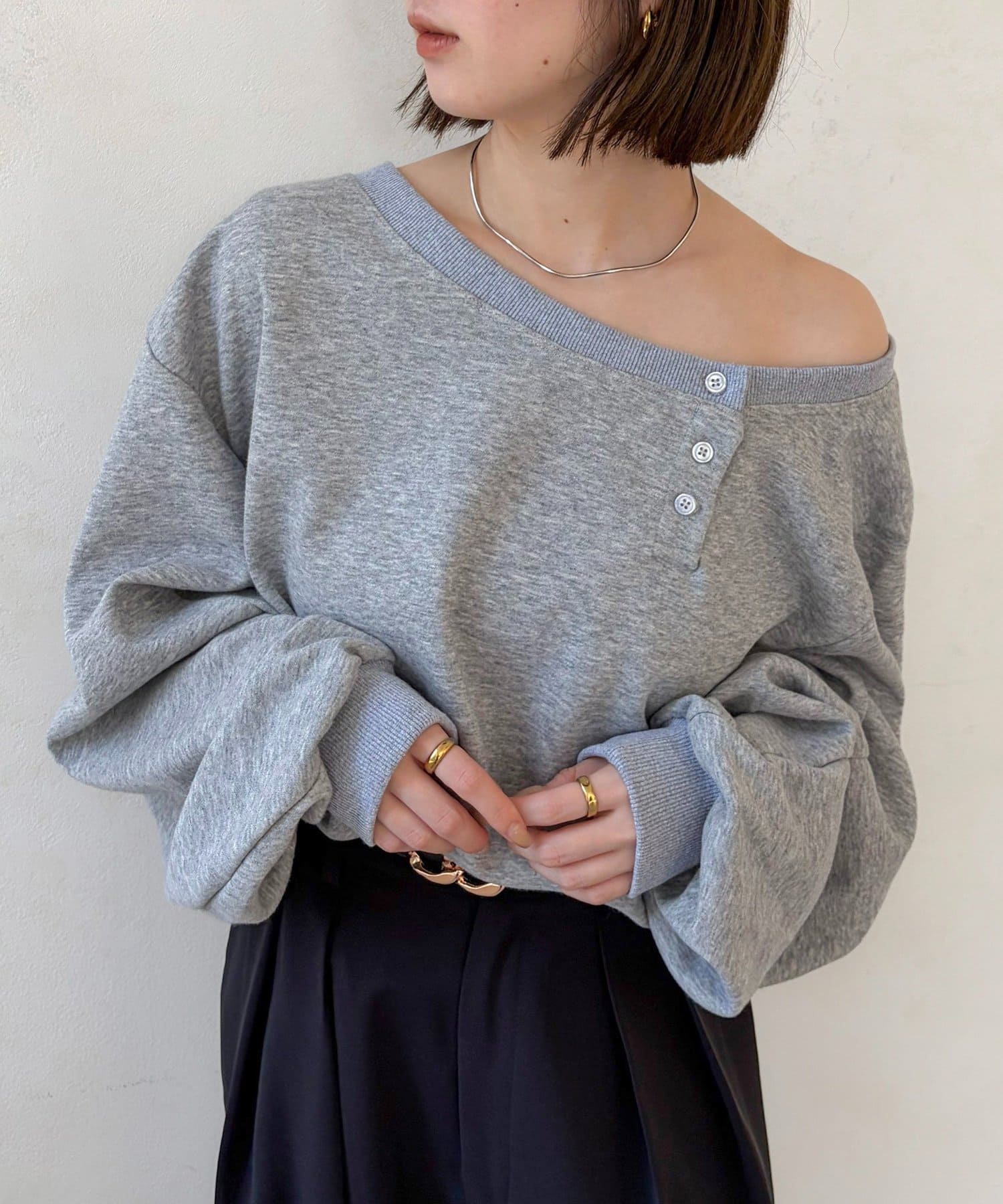Thevon.(ゼヴォン) アシメボタンボートネックスウェット
