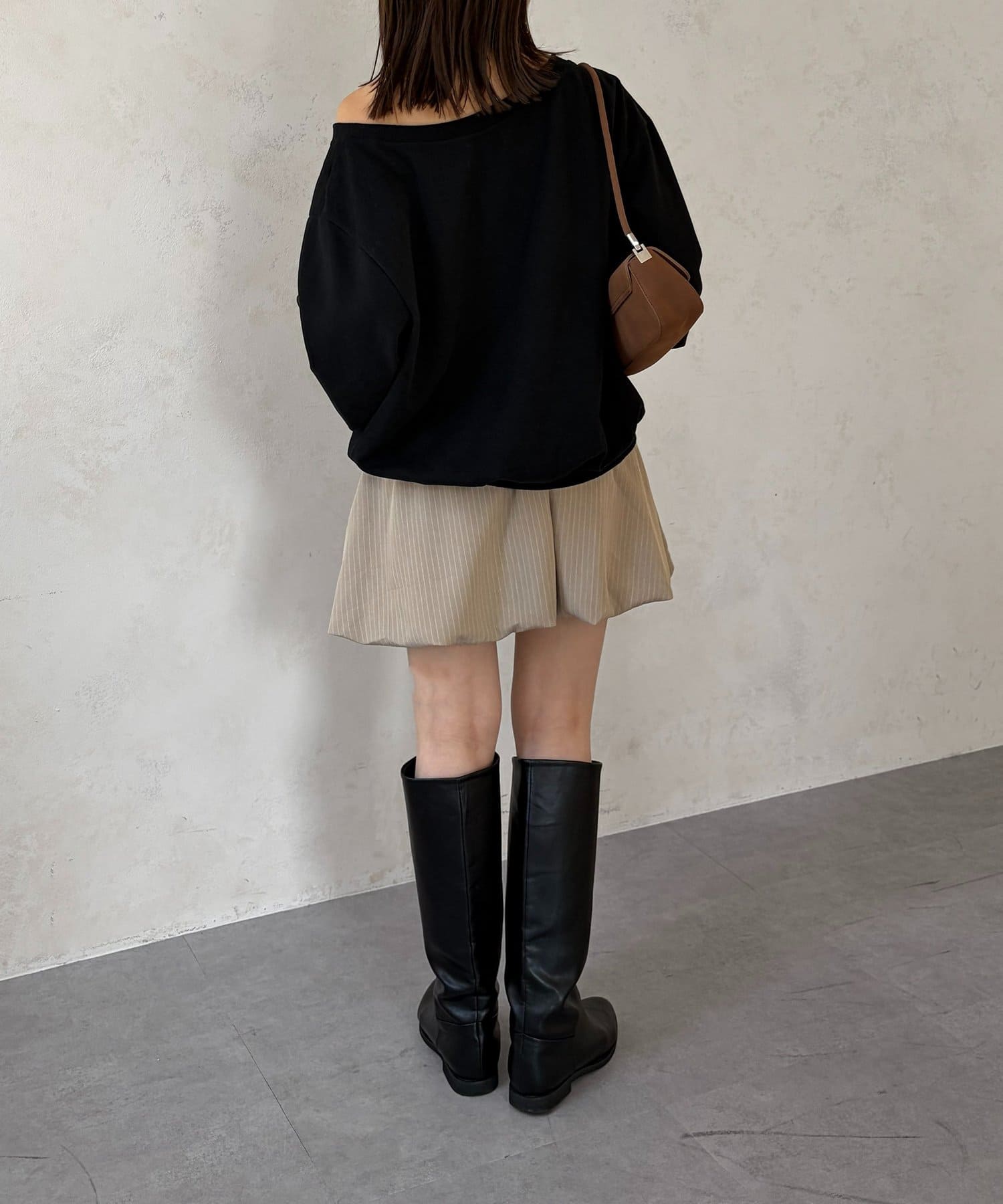 Thevon.(ゼヴォン) アシメボタンボートネックスウェット
