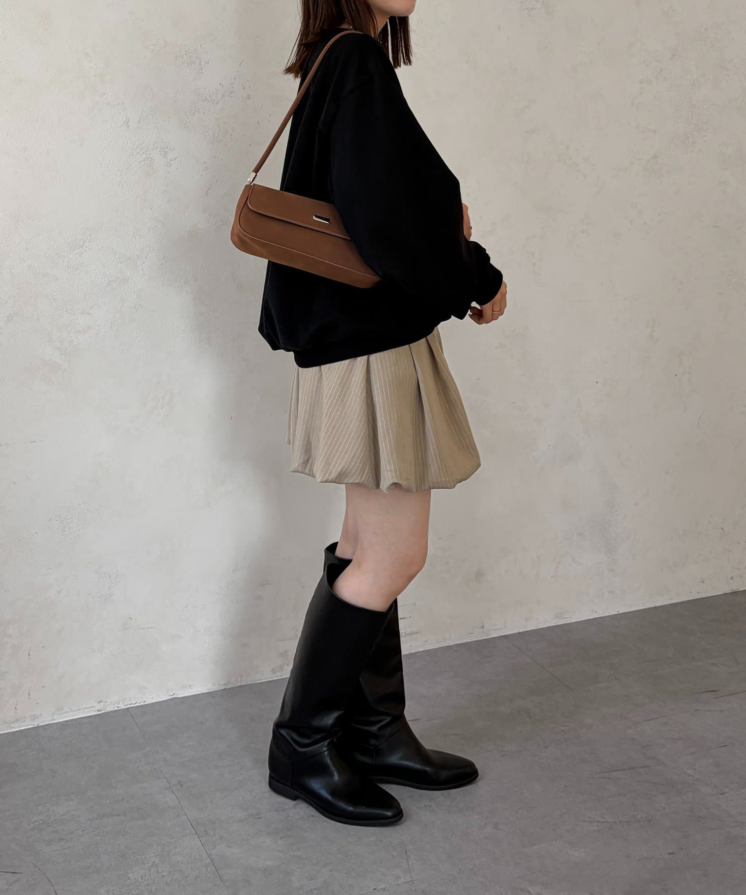 Thevon.(ゼヴォン) アシメボタンボートネックスウェット