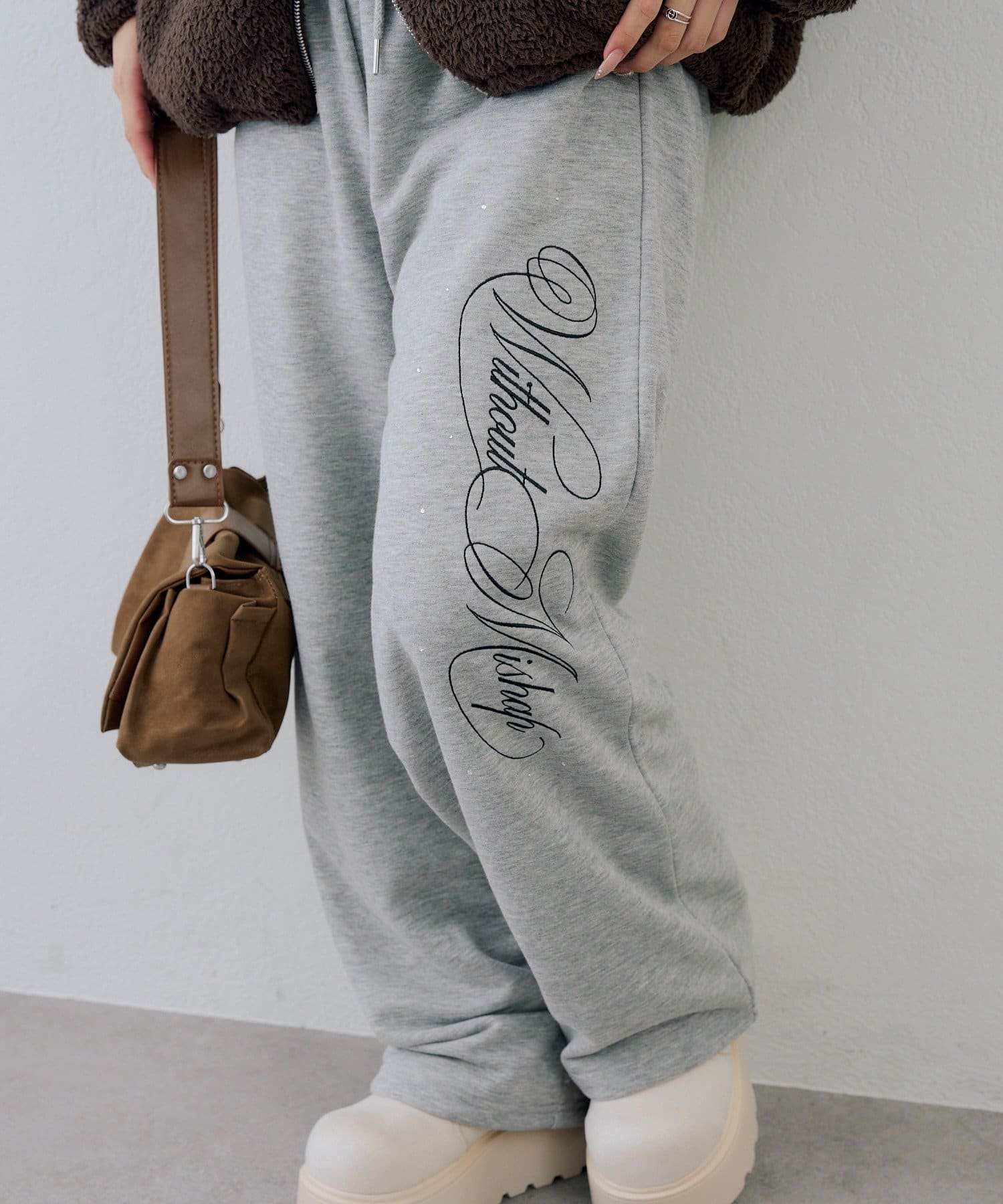 NICE CLAUP / OLIVE des OLIVE OUTLET(ナイスクラップ  / オリーブ デ オリーブ アウトレット) 【ANOTHER BRANCH】刺繍ロゴパンツ