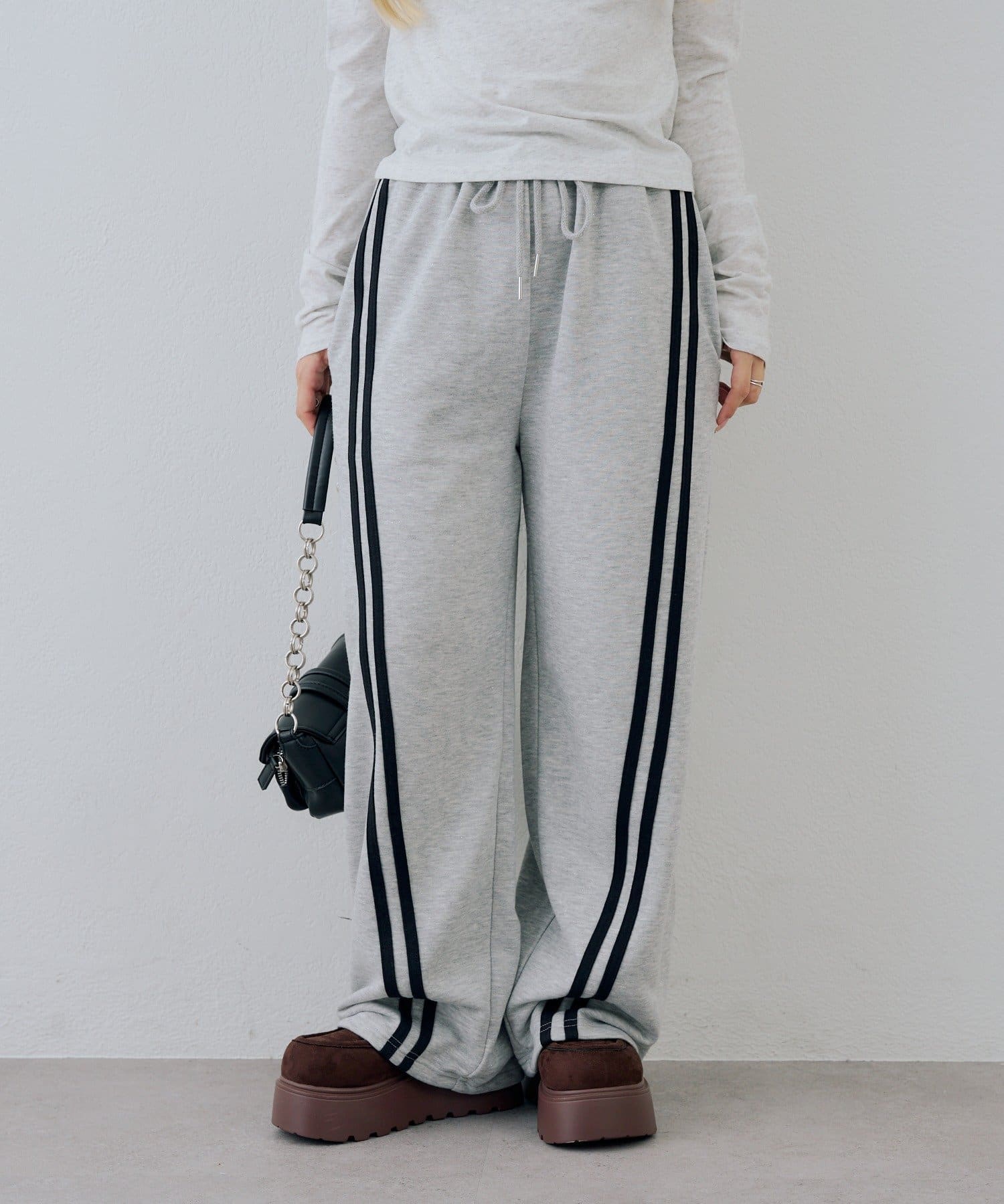 NICE CLAUP / OLIVE des OLIVE OUTLET(ナイスクラップ  / オリーブ デ オリーブ アウトレット) 【ANOTHER BRANCH】裏起毛ライン入りラメパンツ