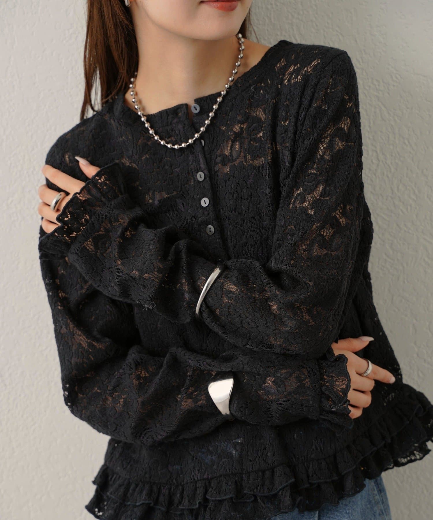 mystic(ミスティック) 【10.15(木)12:00発売】裾フリルレースヘンリーTOPS