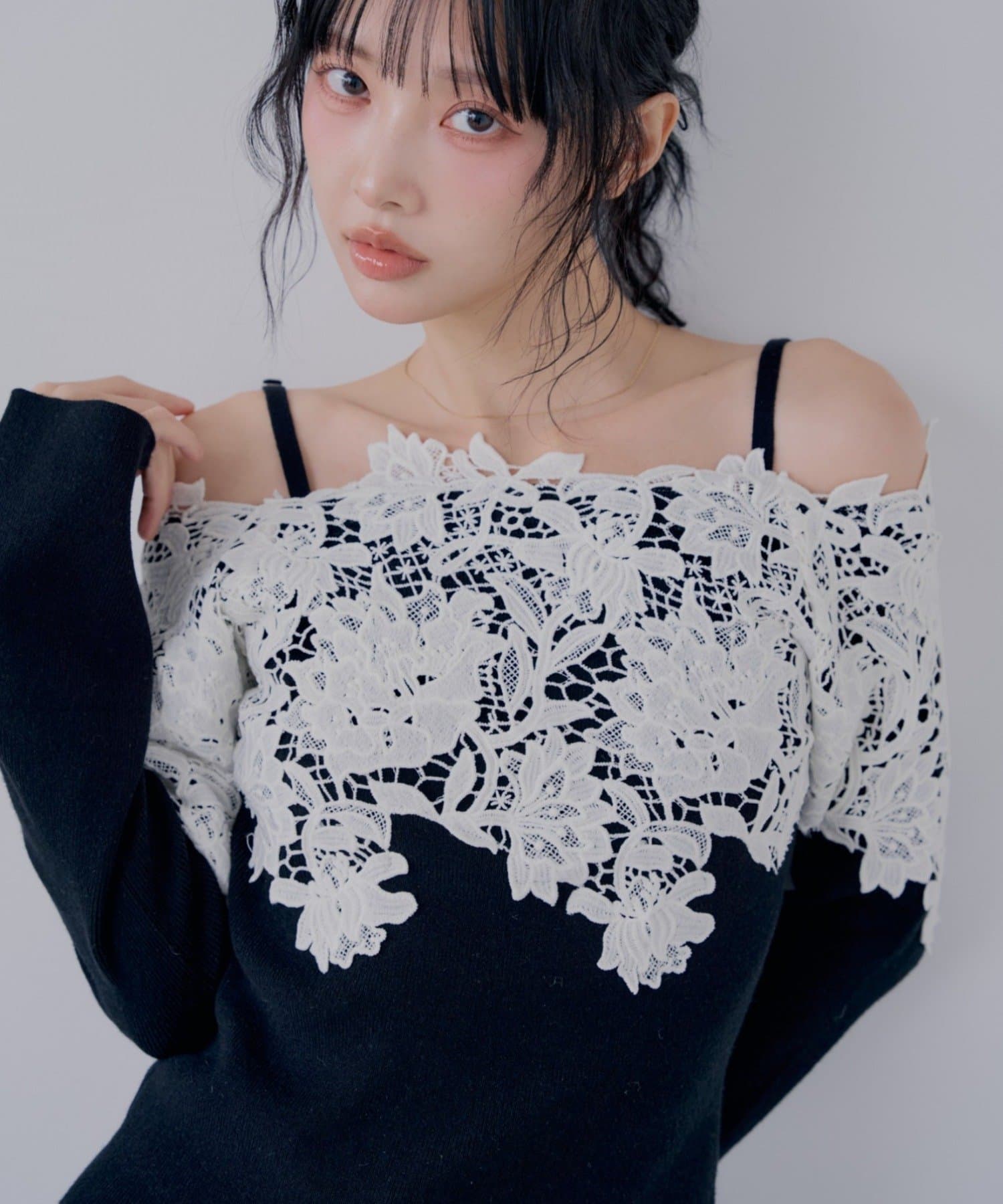 Chico(チコ) 【SALON by Chico】レースドッキングオフショルシャギーニット【10/15(木)0:00~1000円OFF&ノベルティフェアがスタート】