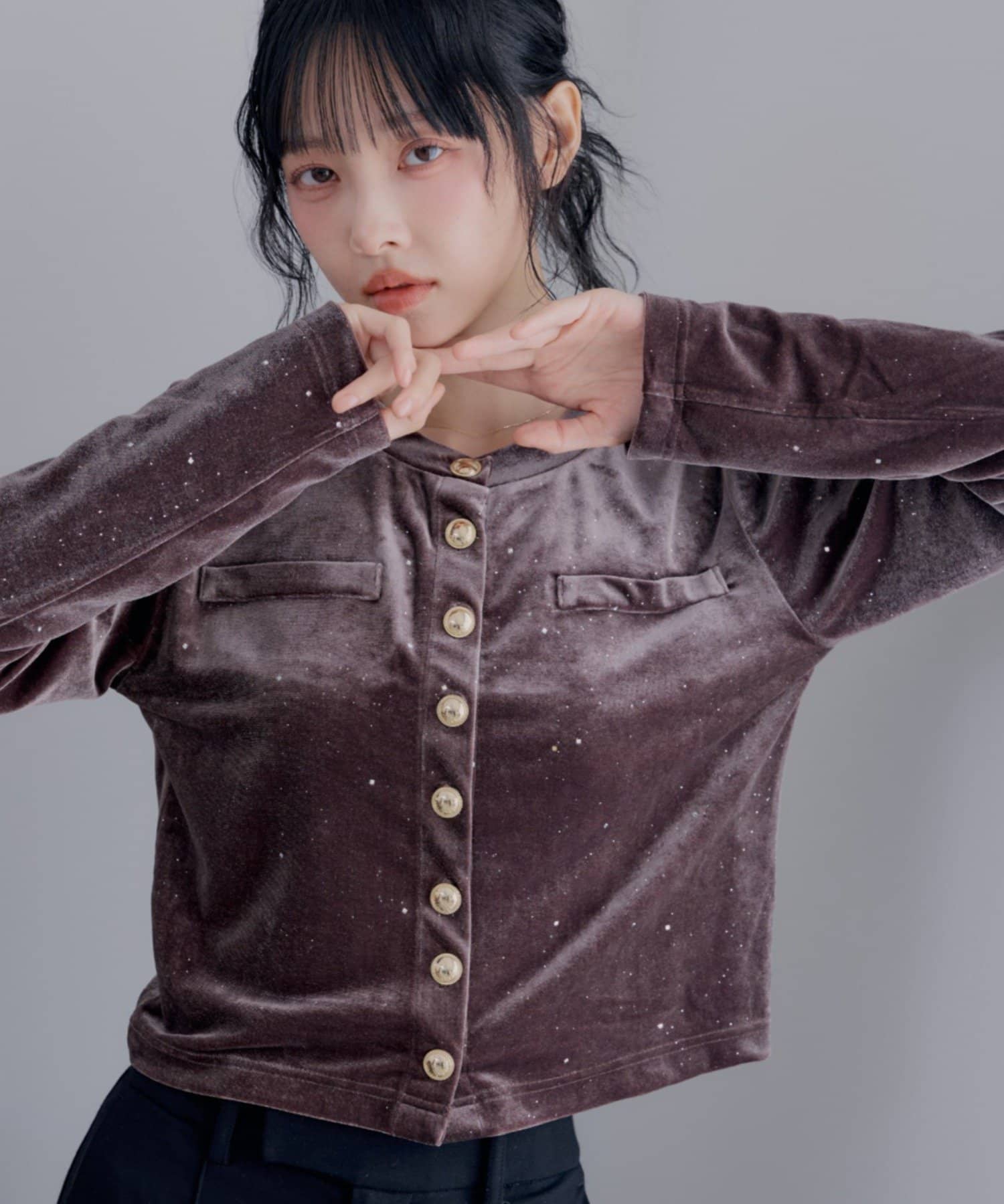 Chico(チコ) 【SALON by Chico】金釦グリッタークルーカーディガン【10/15(木)0:00~1000円OFF&ノベルティフェアがスタート】