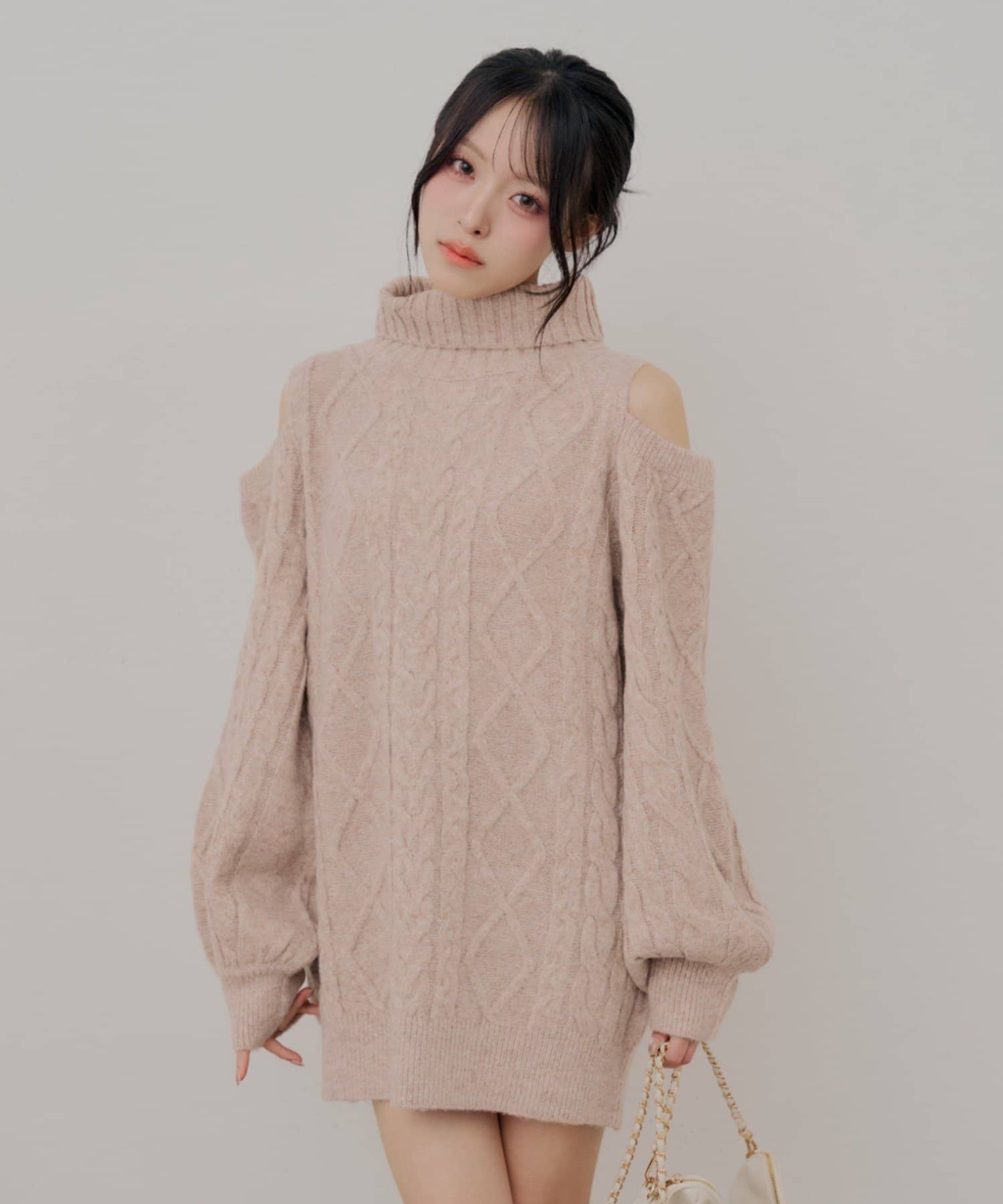 Chico(チコ) 肩スリットケーブルワンピース【10/15(木)0:00～1000円OFFクーポン&ノベルティフェアスタート】