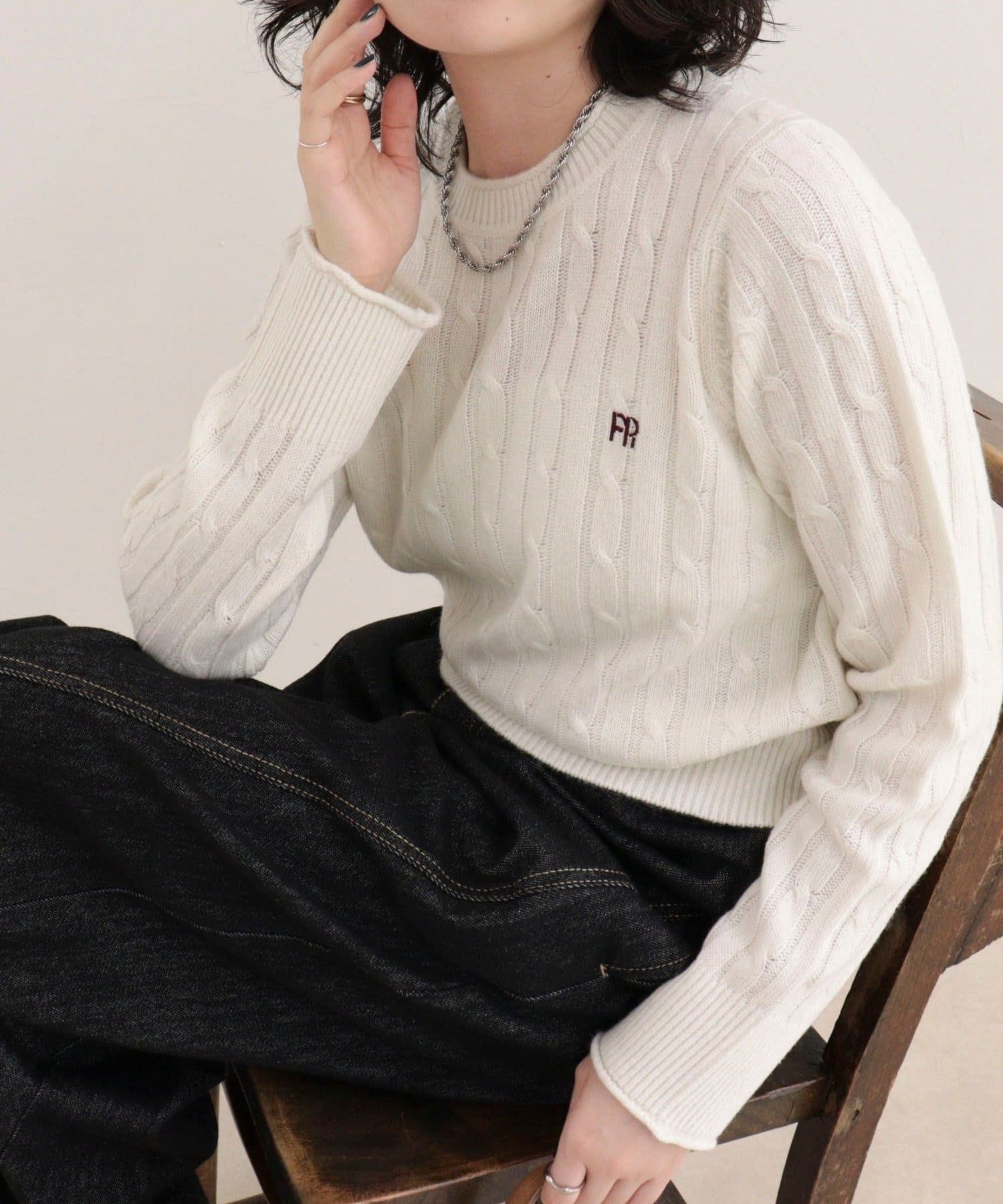 FREDY & GLOSTER(フレディ アンド グロスター) FR刺しゅうケーブル柄クルーネックプルオーバー