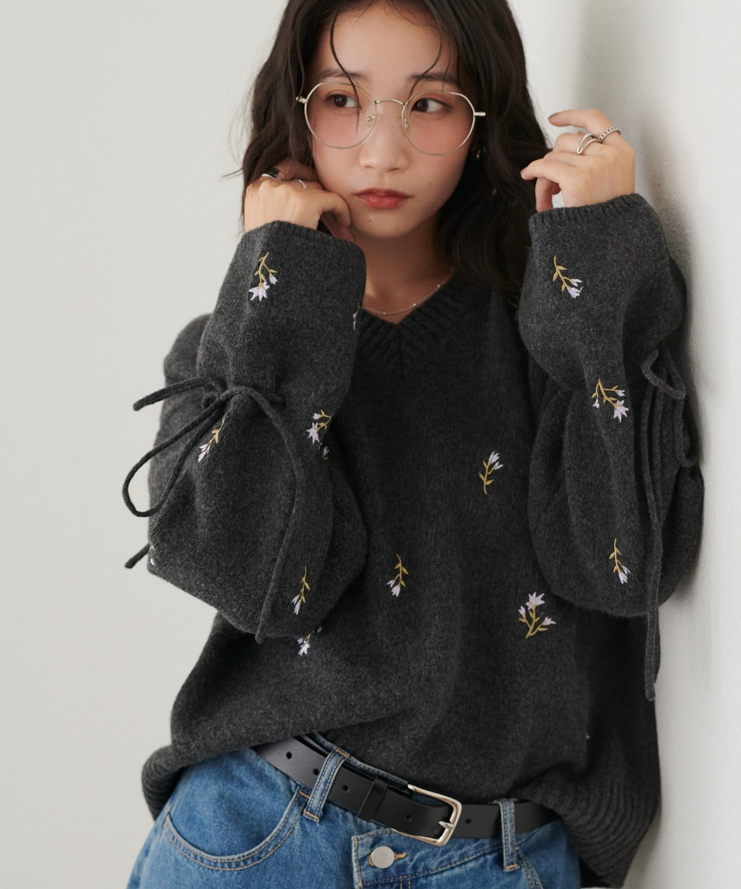 DISCOAT(ディスコート) 花柄刺繍袖口リボンニット