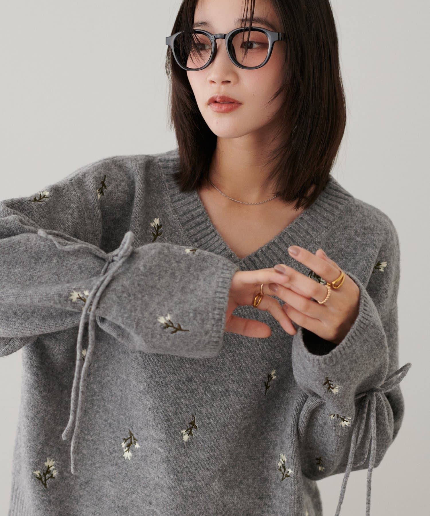 DISCOAT(ディスコート) 花柄刺繍袖口リボンニット