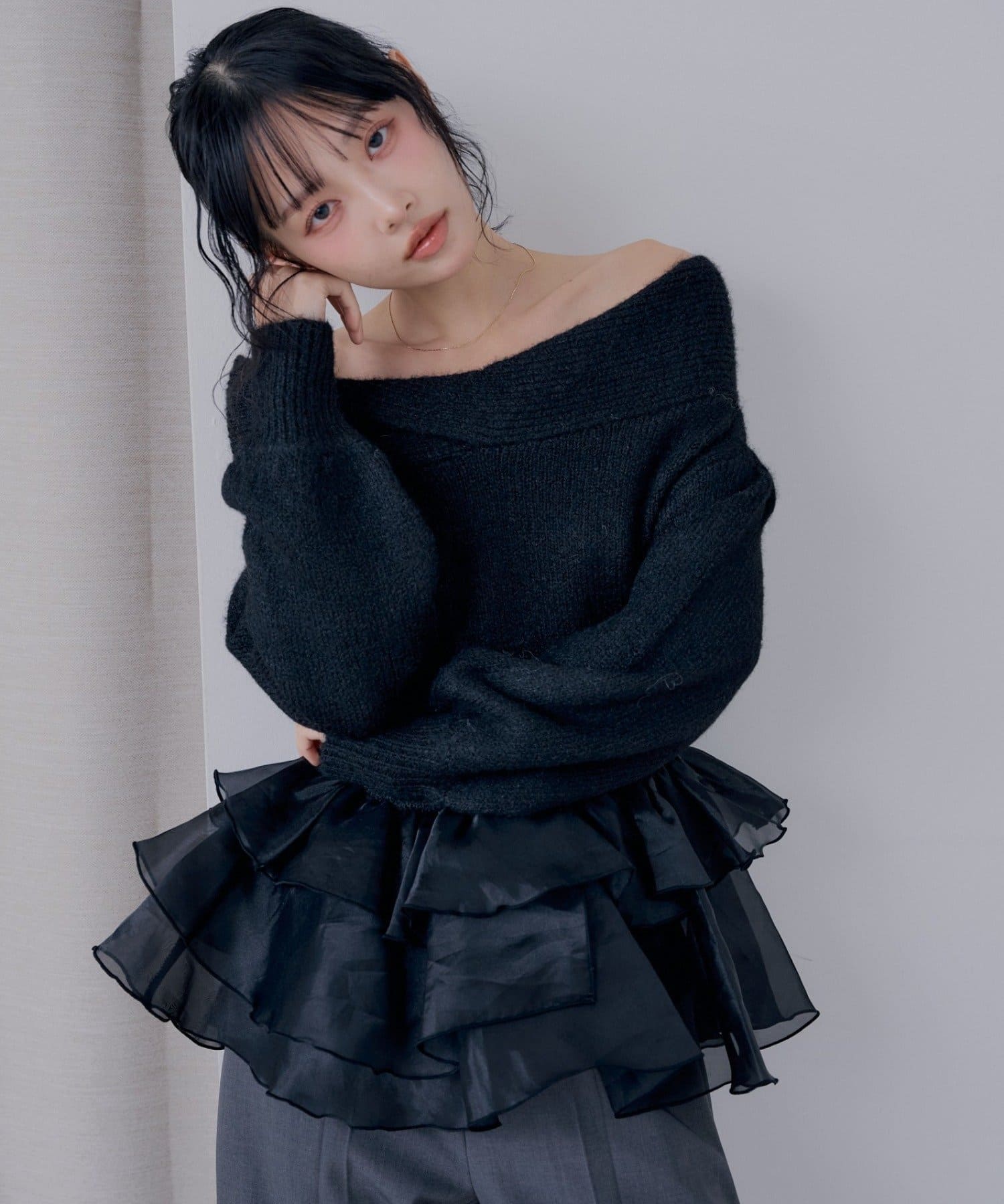 Chico(チコ) 【SALON by Chico】前後2WAYオフショルティアードペプラムニット【10/15(木)0:00~1000円OFF&ノベルティフェアがスタート】