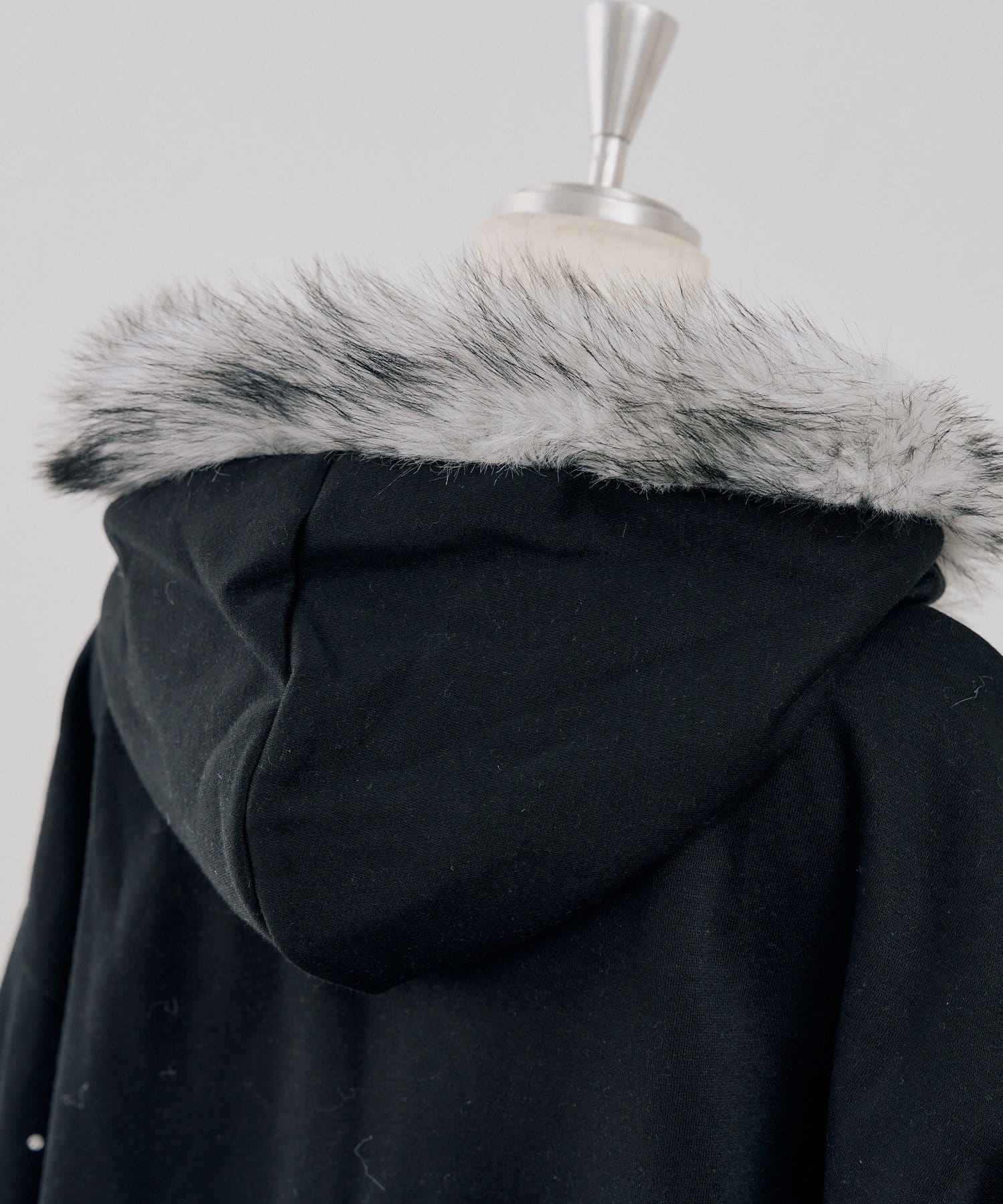 NICE CLAUP / OLIVE des OLIVE OUTLET(ナイスクラップ  / オリーブ デ オリーブ アウトレット) 【continuer】ラインストーンBigフェイクファーパーカー