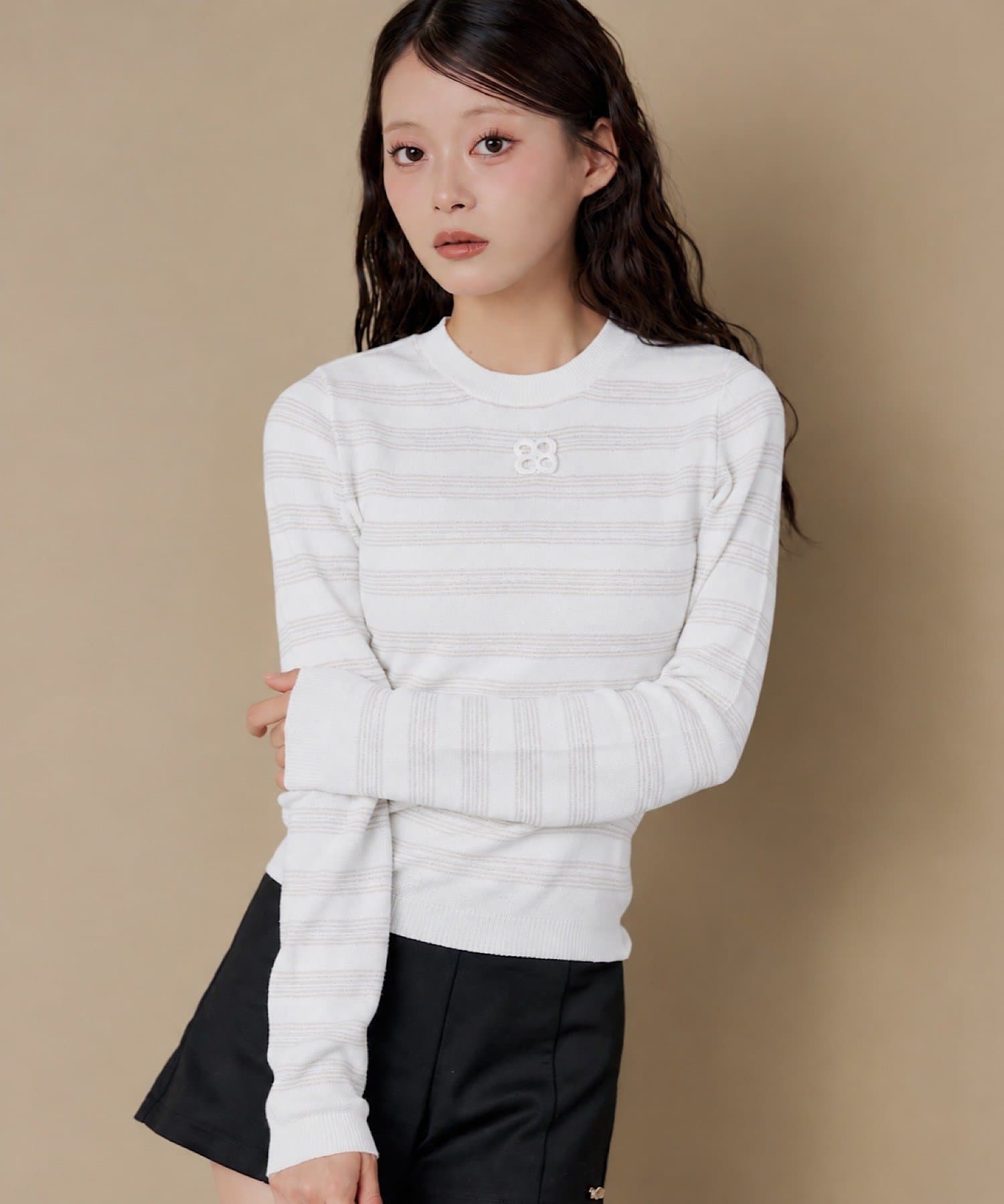 Chico(チコ) 胸ロゴラメコンパクトニット【10/15(木)0:00～1000円OFFクーポン&ノベルティフェアスタート】