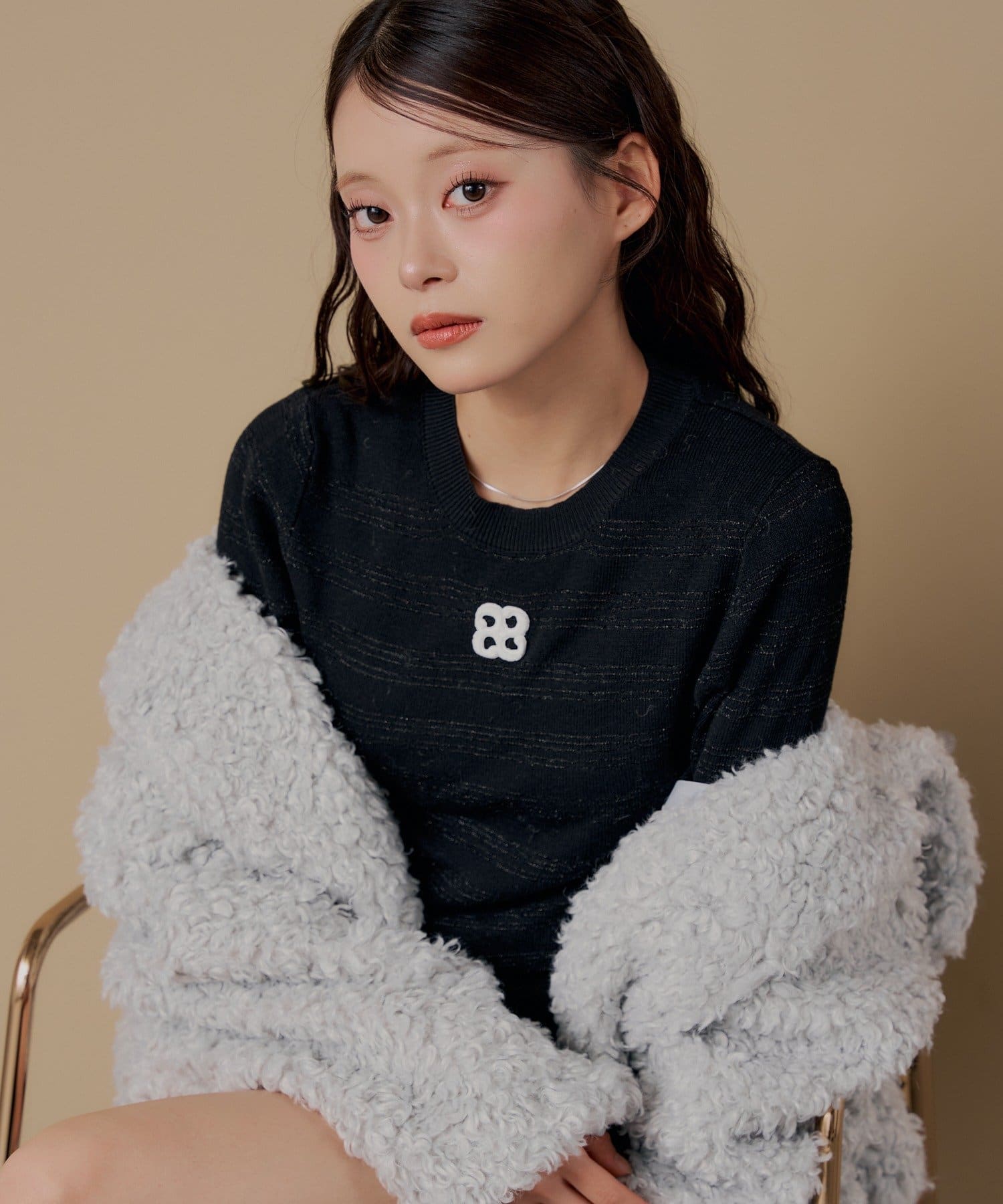 Chico(チコ) 胸ロゴラメコンパクトニット【10/15(木)0:00～1000円OFFクーポン&ノベルティフェアスタート】