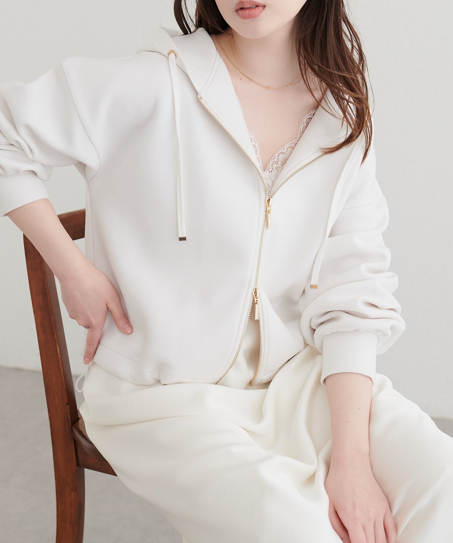 natural couture(ナチュラルクチュール) ダンボールショート丈ZIPパーカー
