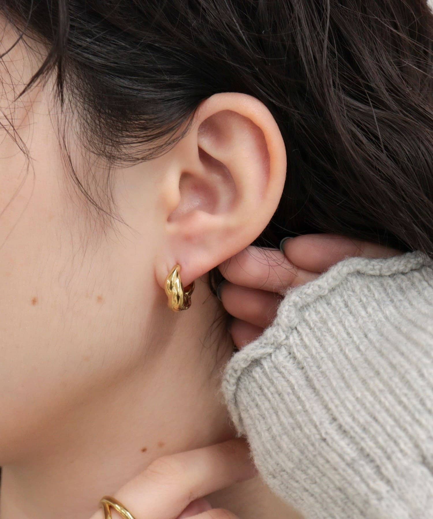 FREDY & GLOSTER(フレディ アンド グロスター) ステンレスねじりワンタッチピアス
