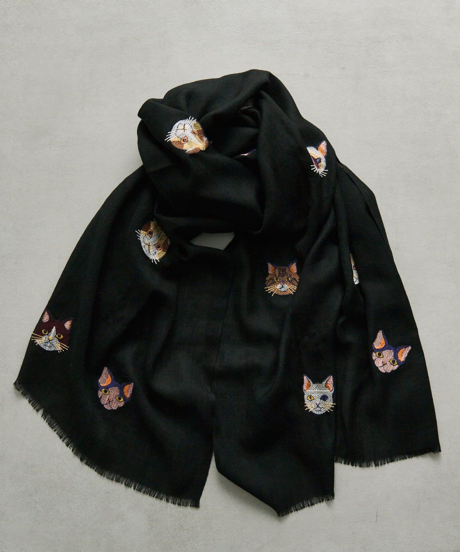 ear PAPILLONNER(イア パピヨネ) 【SUVIRA(スヴィラ)】キャットフェイス刺しゅうストール