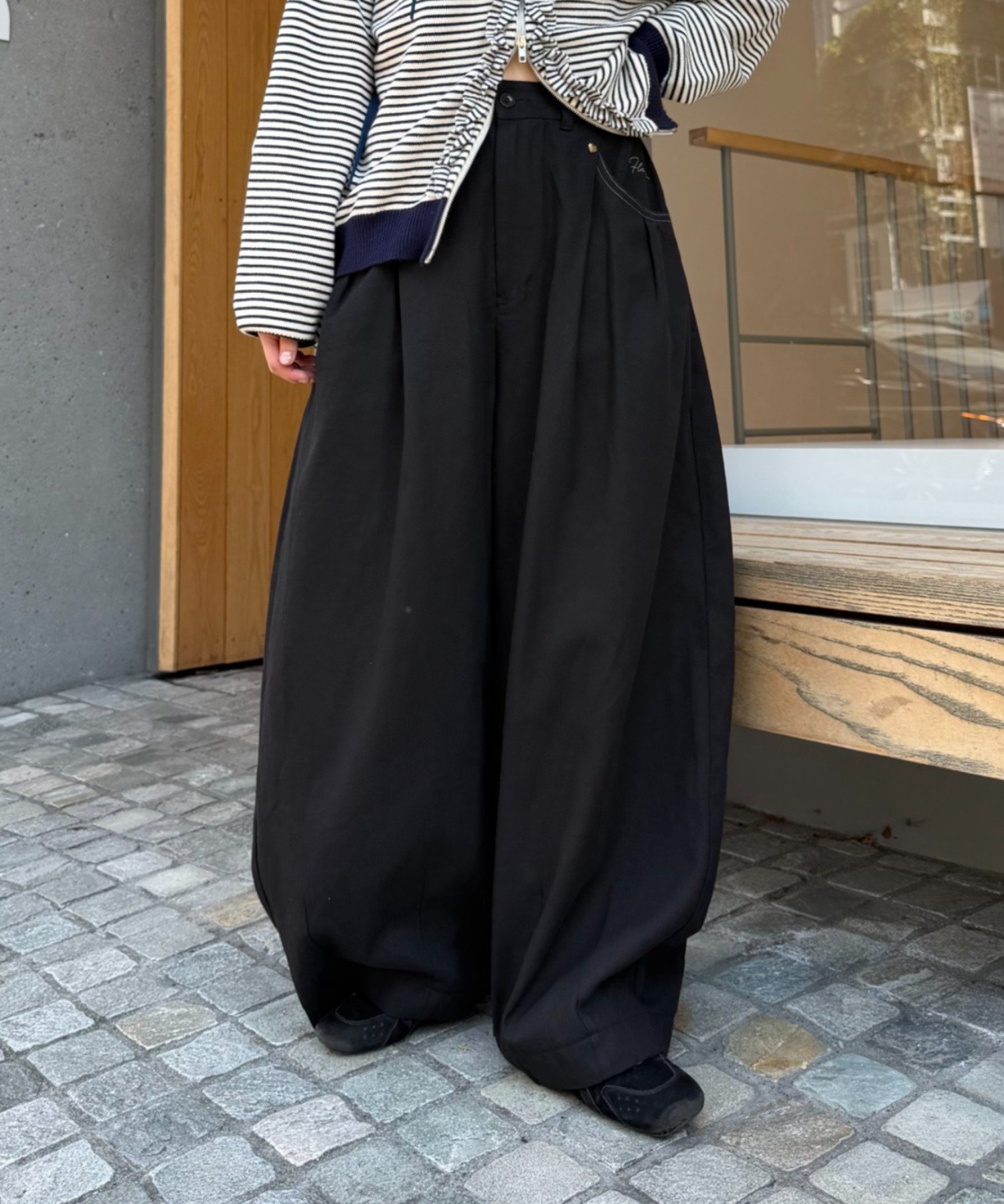w closet(ダブルクローゼット) 刺繍バレルデニムパンツ