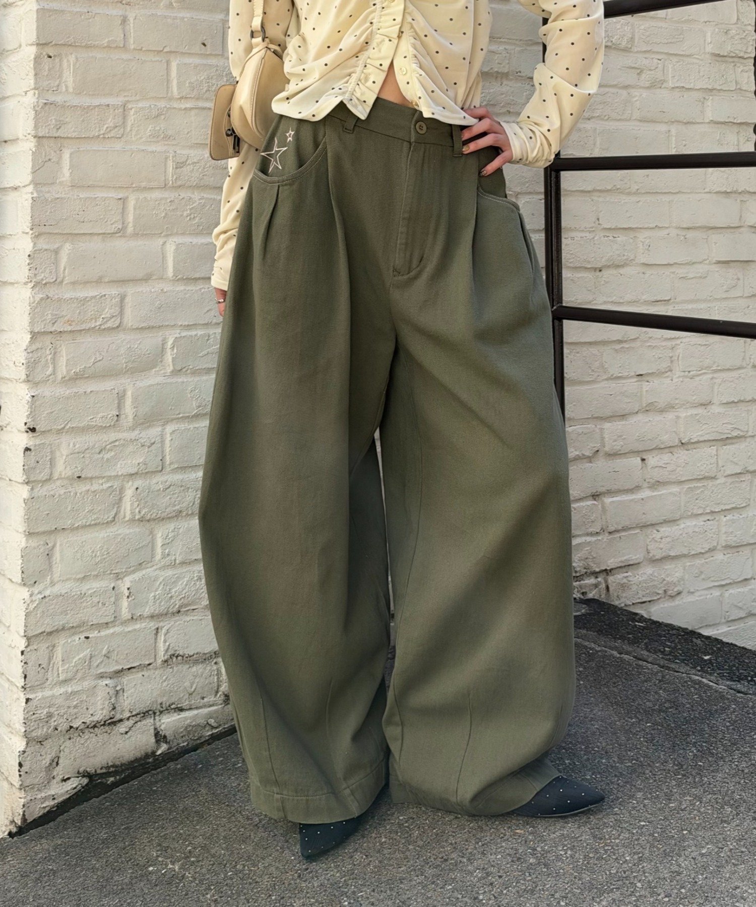 w closet(ダブルクローゼット) 刺繍バレルデニムパンツ