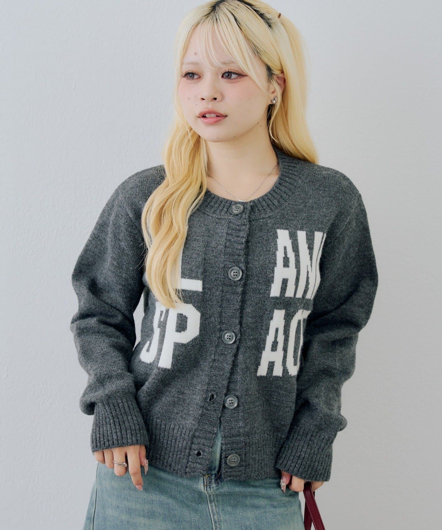 NICE CLAUP / OLIVE des OLIVE OUTLET(ナイスクラップ  / オリーブ デ オリーブ アウトレット) 【continuer】ビッグロゴクルーカーデ