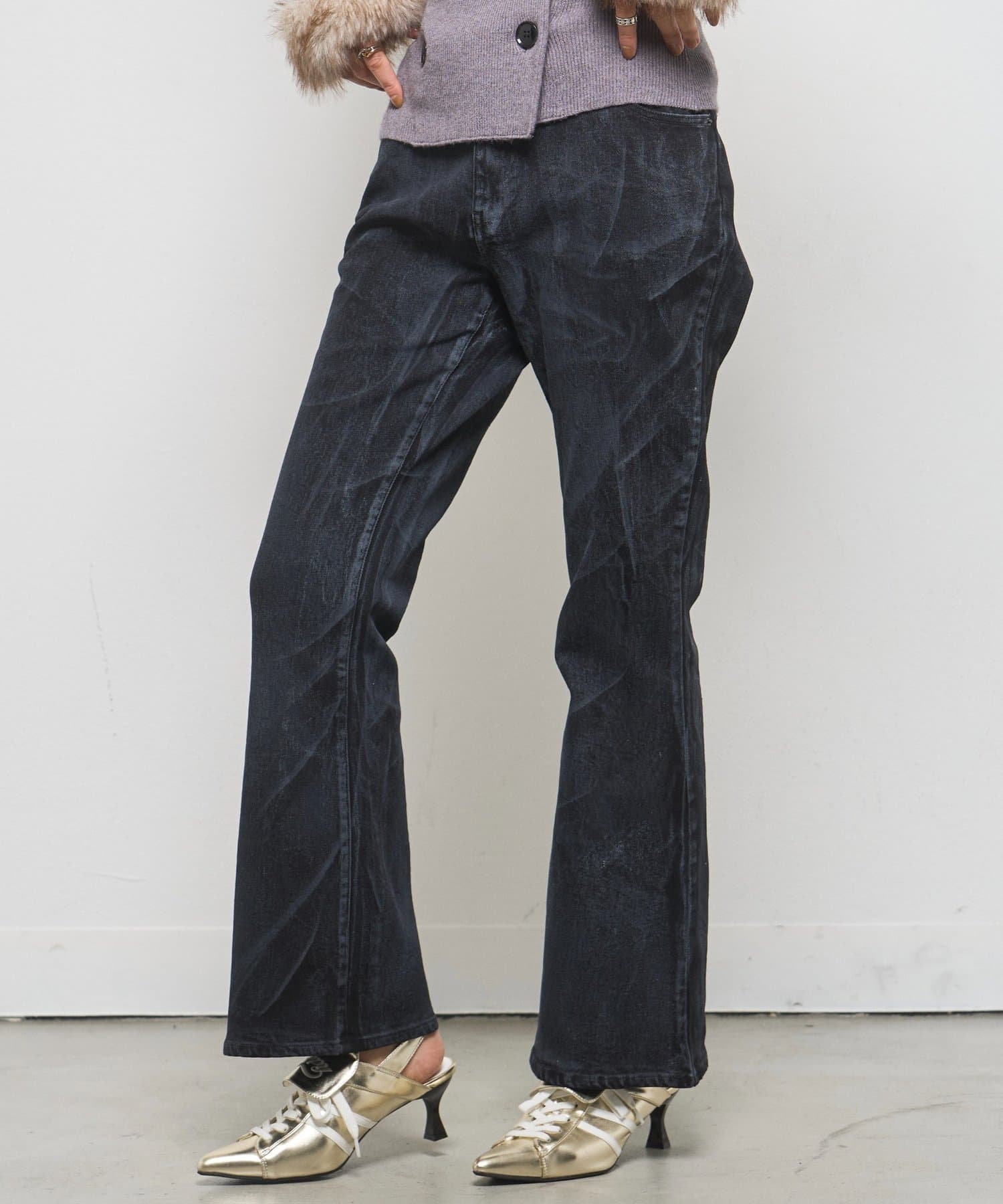 OUTLET(アウトレット) 【WHO'S WHO gallery】ストレッチ転写加工フレアパンツ