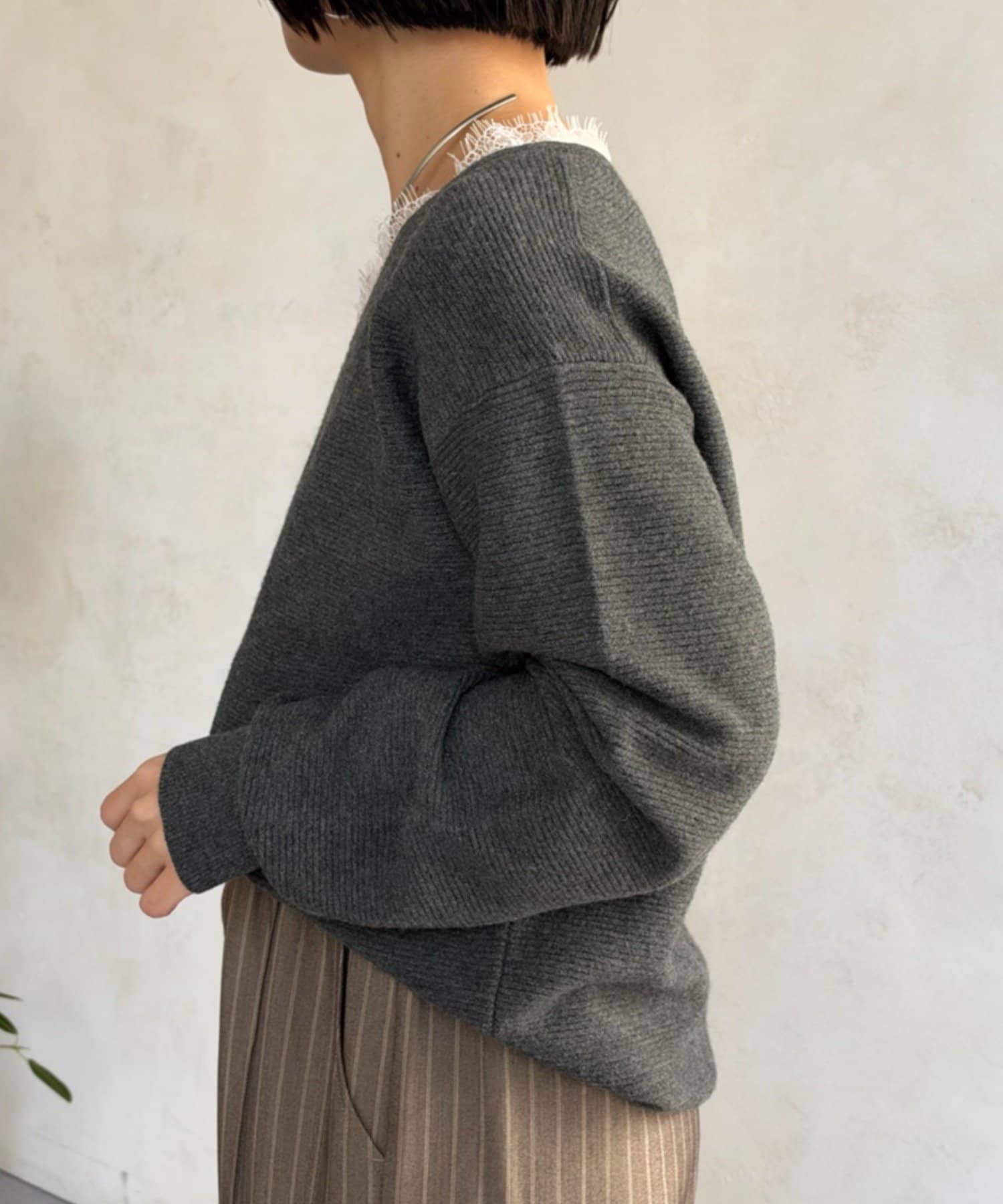 Jena　espace merveilleux(ジェナ　エスパスメルヴェイユ) Vネックレースニット
