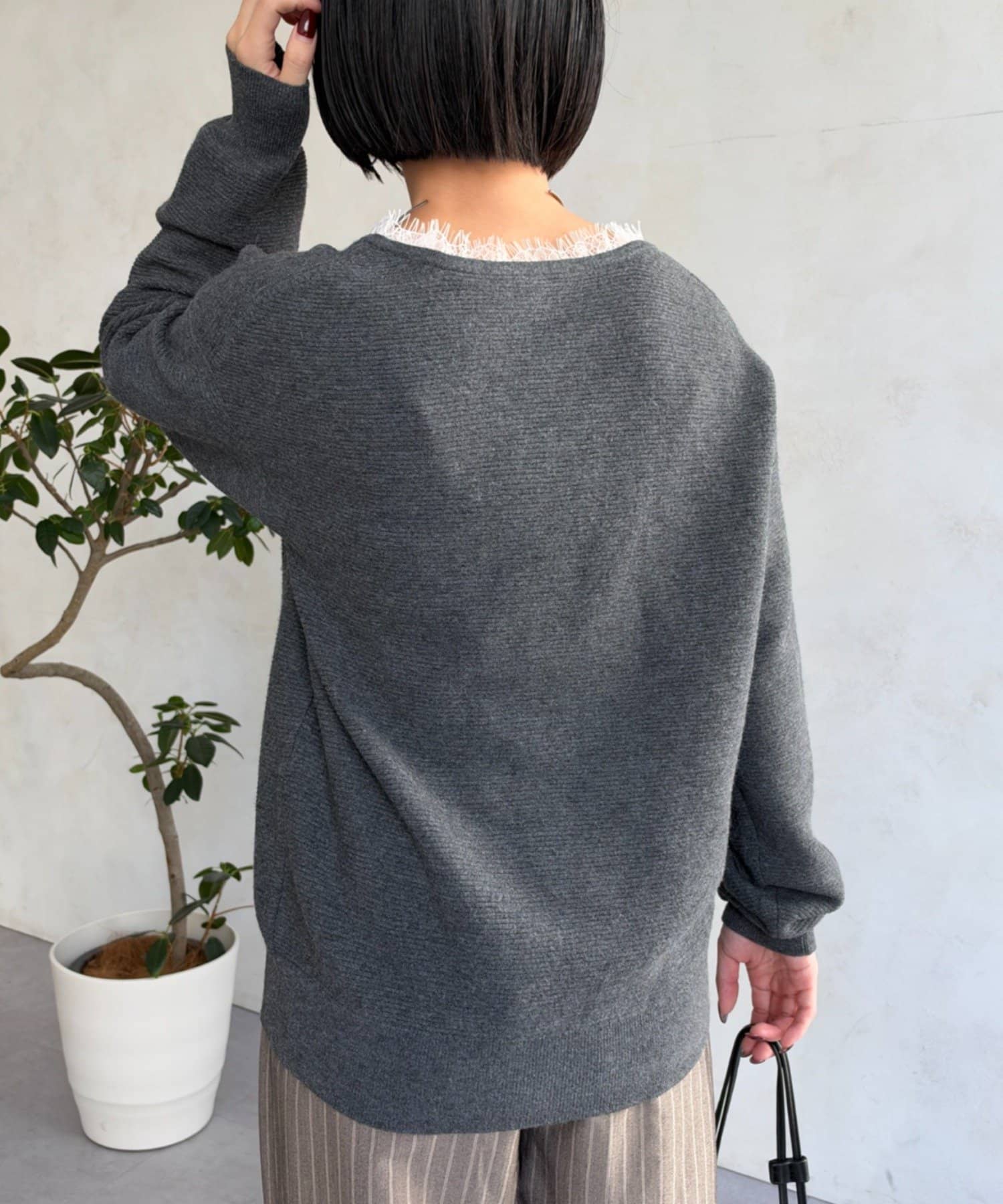 Jena　espace merveilleux(ジェナ　エスパスメルヴェイユ) Vネックレースニット