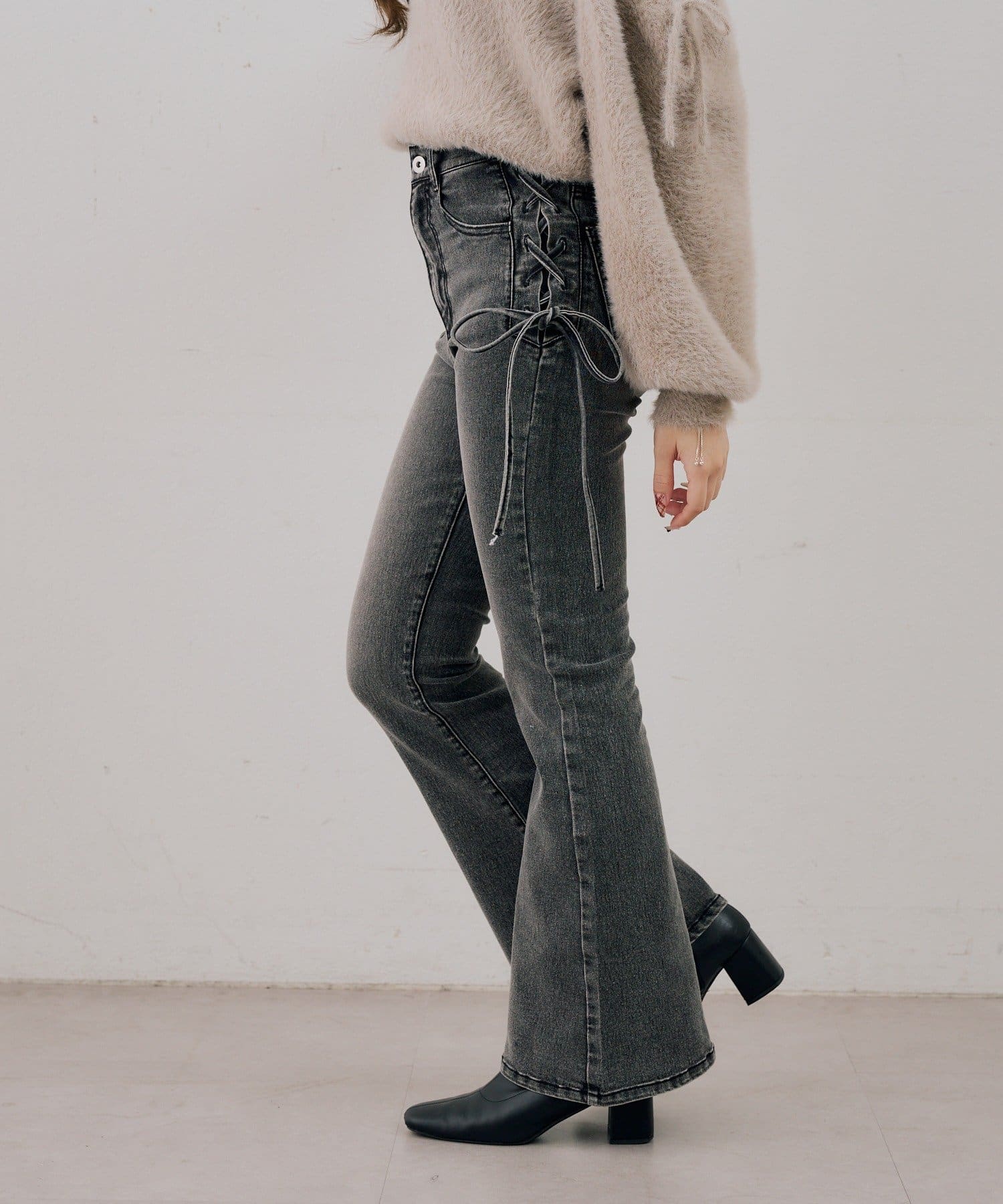 NICE CLAUP / OLIVE des OLIVE OUTLET(ナイスクラップ  / オリーブ デ オリーブ アウトレット) 【continuer】 サイドレースアップフレアデニムパンツ