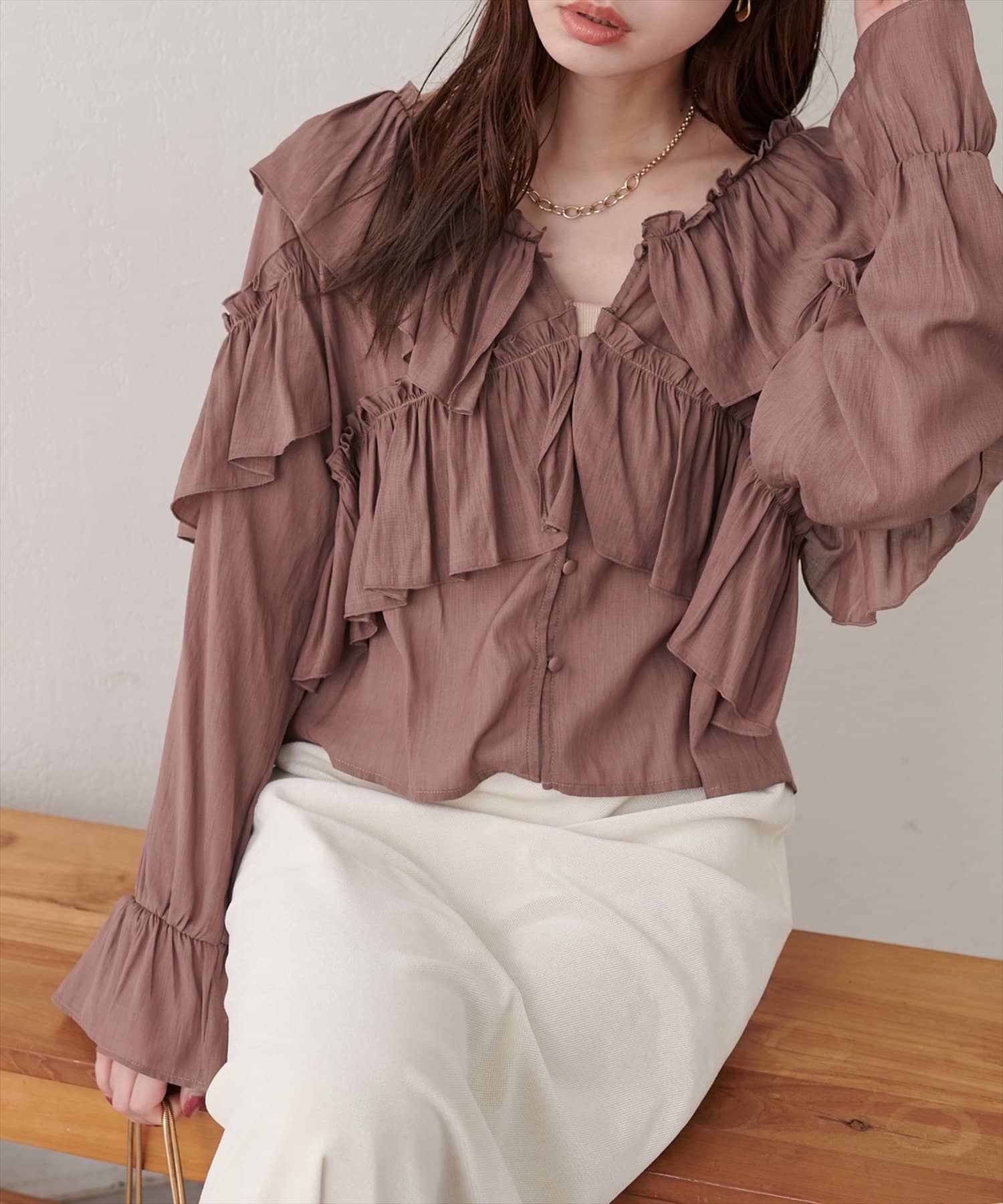 NICE CLAUP / OLIVE des OLIVE OUTLET(ナイスクラップ  / オリーブ デ オリーブ アウトレット) 【natural couture】Vネックフリル衿キャンディスリーブブラウス