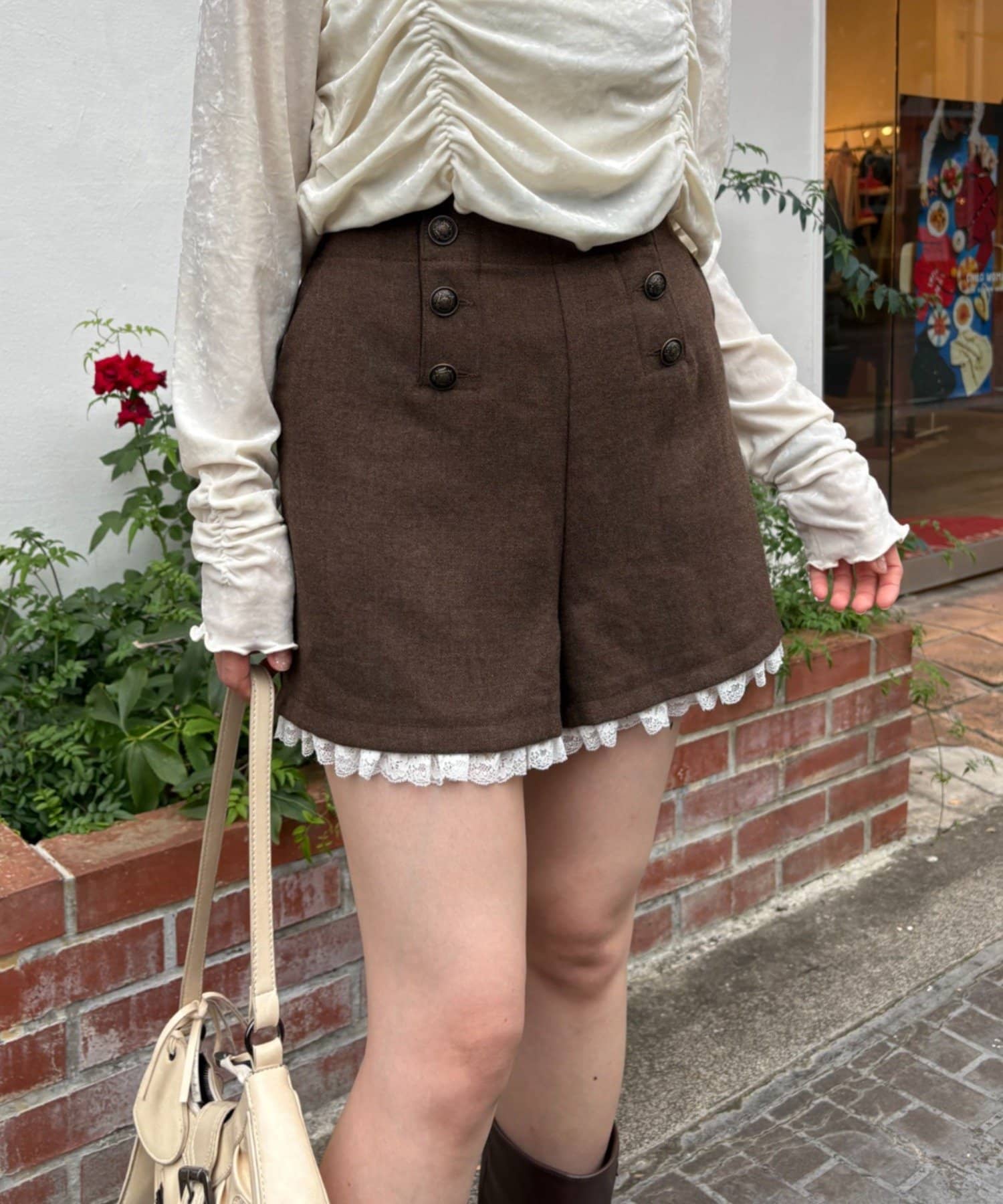 w closet(ダブルクローゼット) レース付ダブルボタンショートパンツ