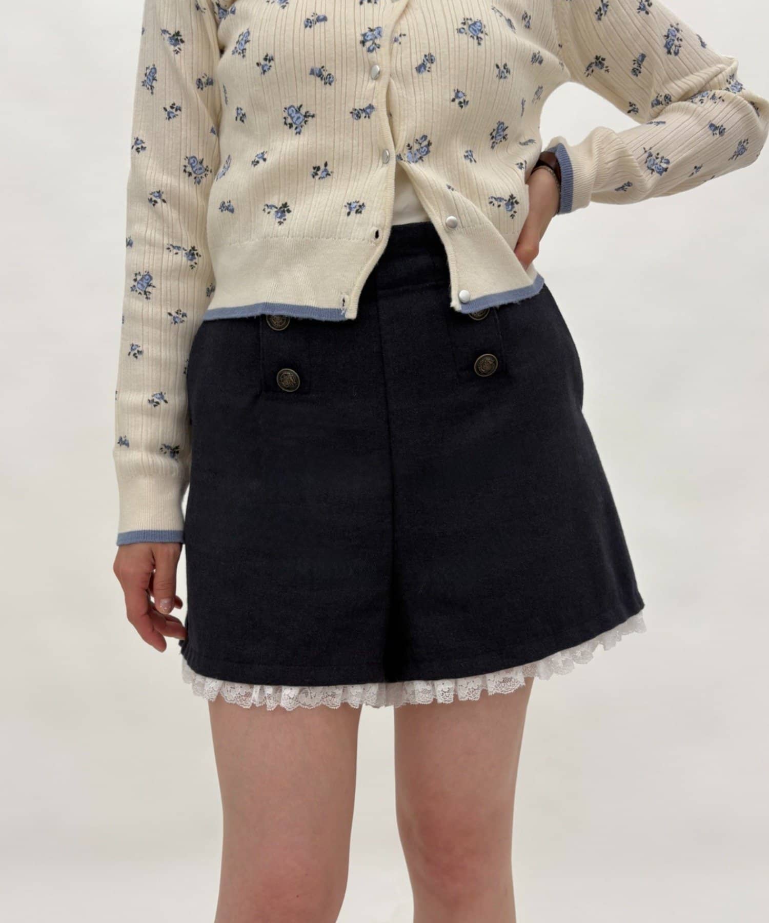 w closet(ダブルクローゼット) レース付ダブルボタンショートパンツ