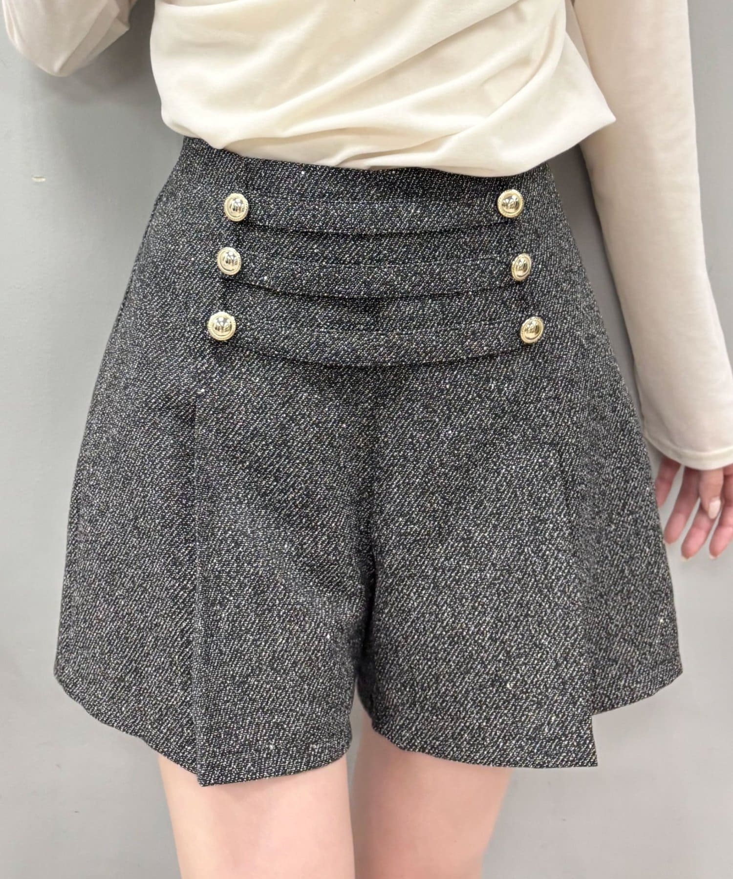 natural couture(ナチュラルクチュール) フロントダブル釦ミニパンツ