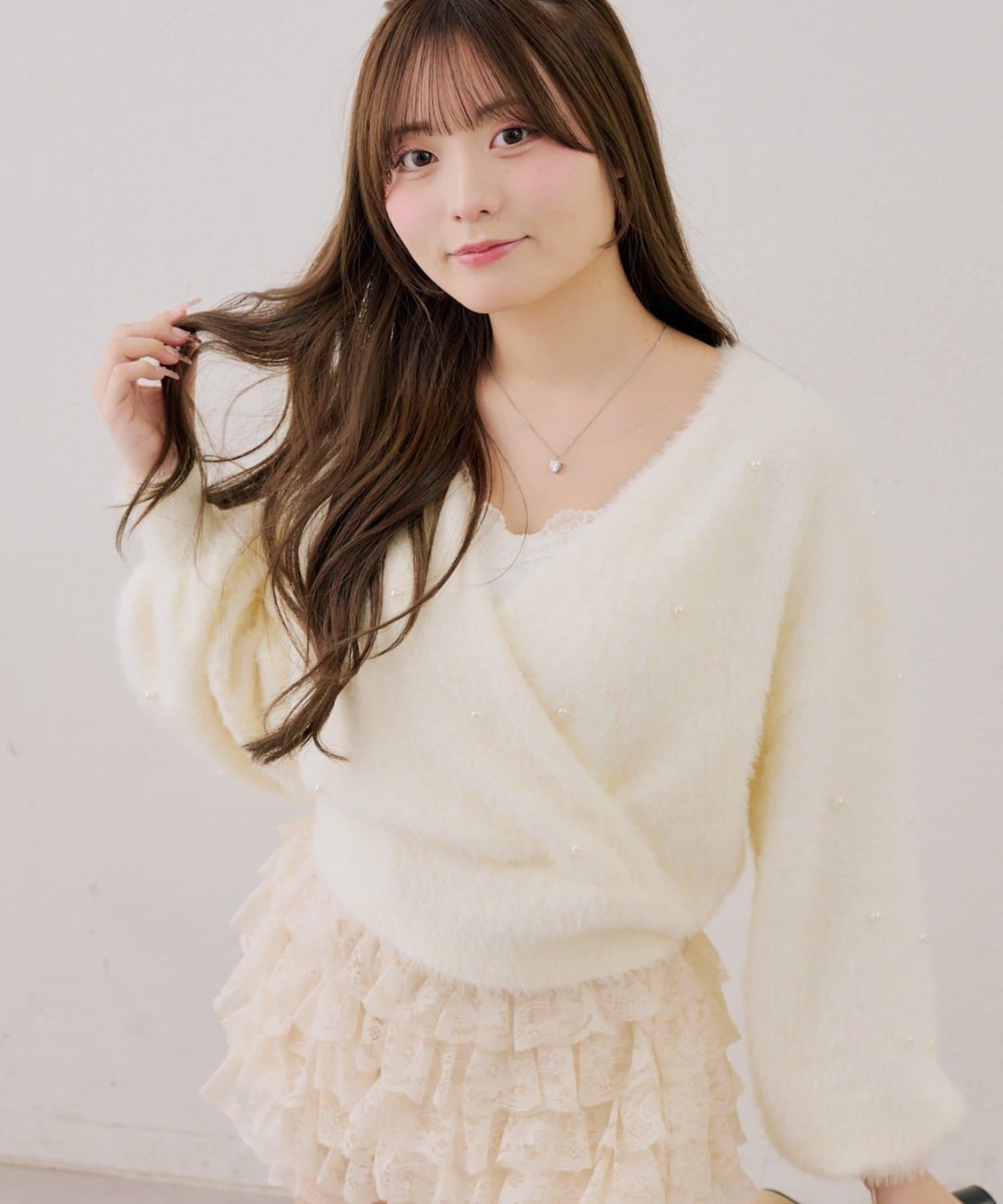 NICE CLAUP / OLIVE des OLIVE OUTLET(ナイスクラップ  / オリーブ デ オリーブ アウトレット) 【ANOTHER BRANCH】パール付フェザーカシュクールニット
