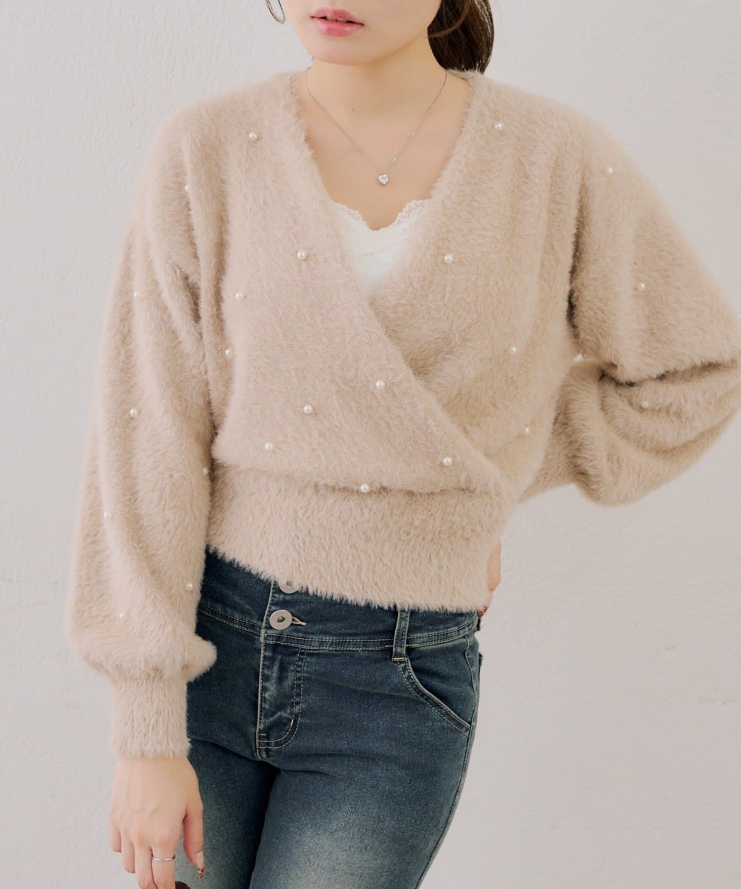 NICE CLAUP / OLIVE des OLIVE OUTLET(ナイスクラップ  / オリーブ デ オリーブ アウトレット) 【ANOTHER BRANCH】パール付フェザーカシュクールニット