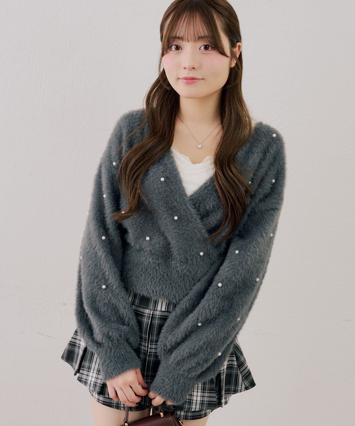 NICE CLAUP / OLIVE des OLIVE OUTLET(ナイスクラップ  / オリーブ デ オリーブ アウトレット) 【ANOTHER BRANCH】パール付フェザーカシュクールニット